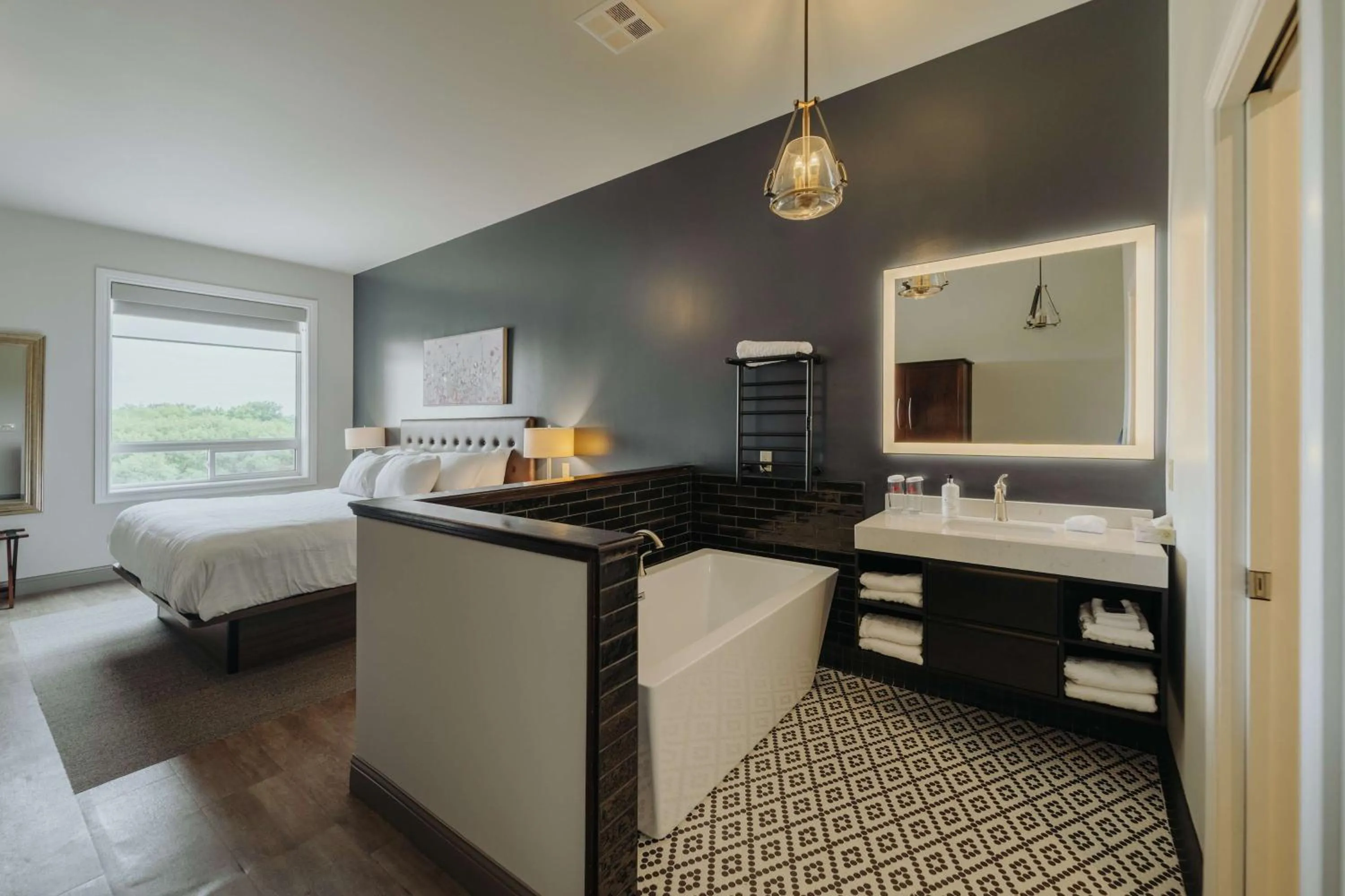 Bedroom, Bed in Mercer Hotel Downtown; BW Premier Collection