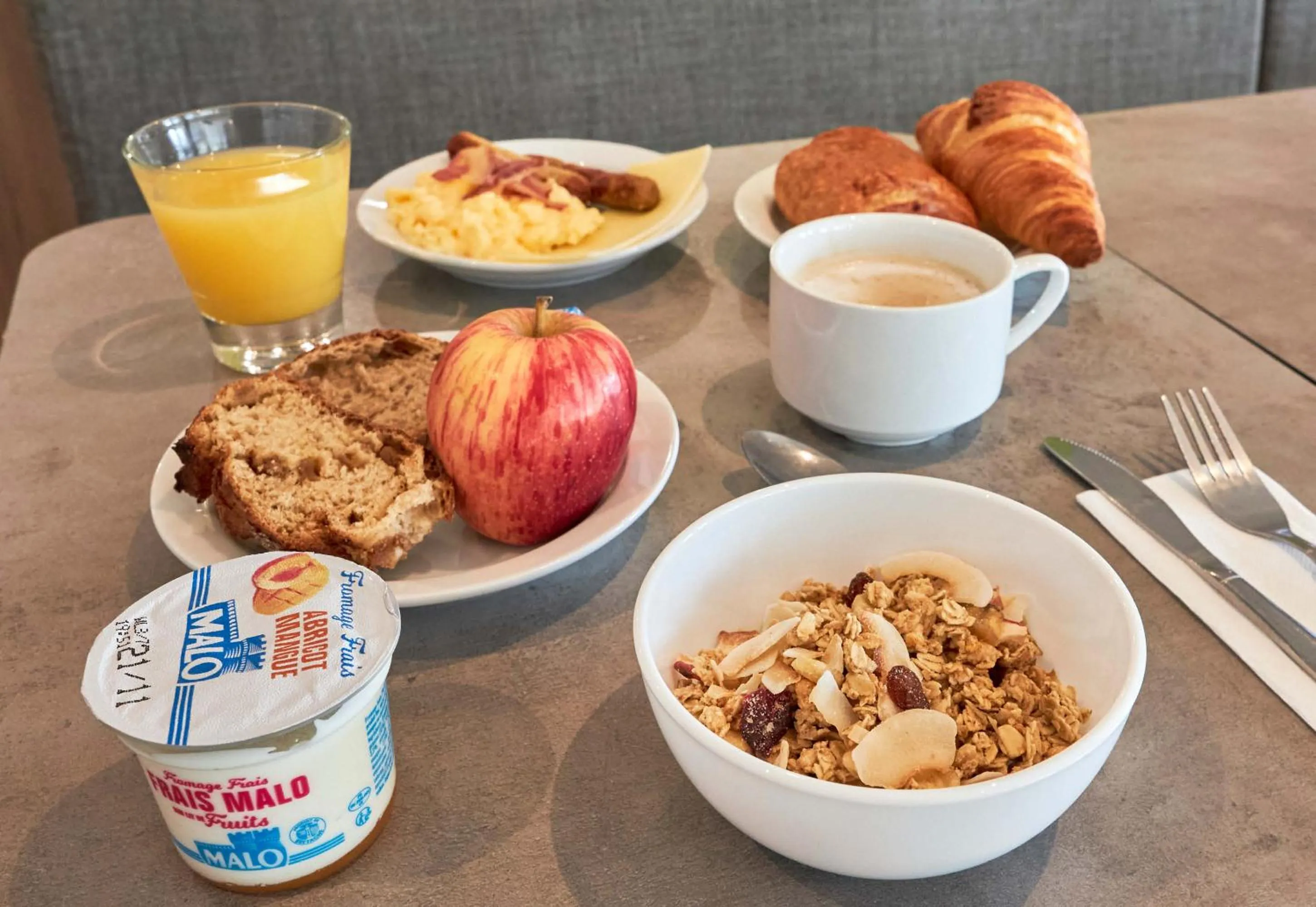 Breakfast in B&B HOTEL Ouistreham