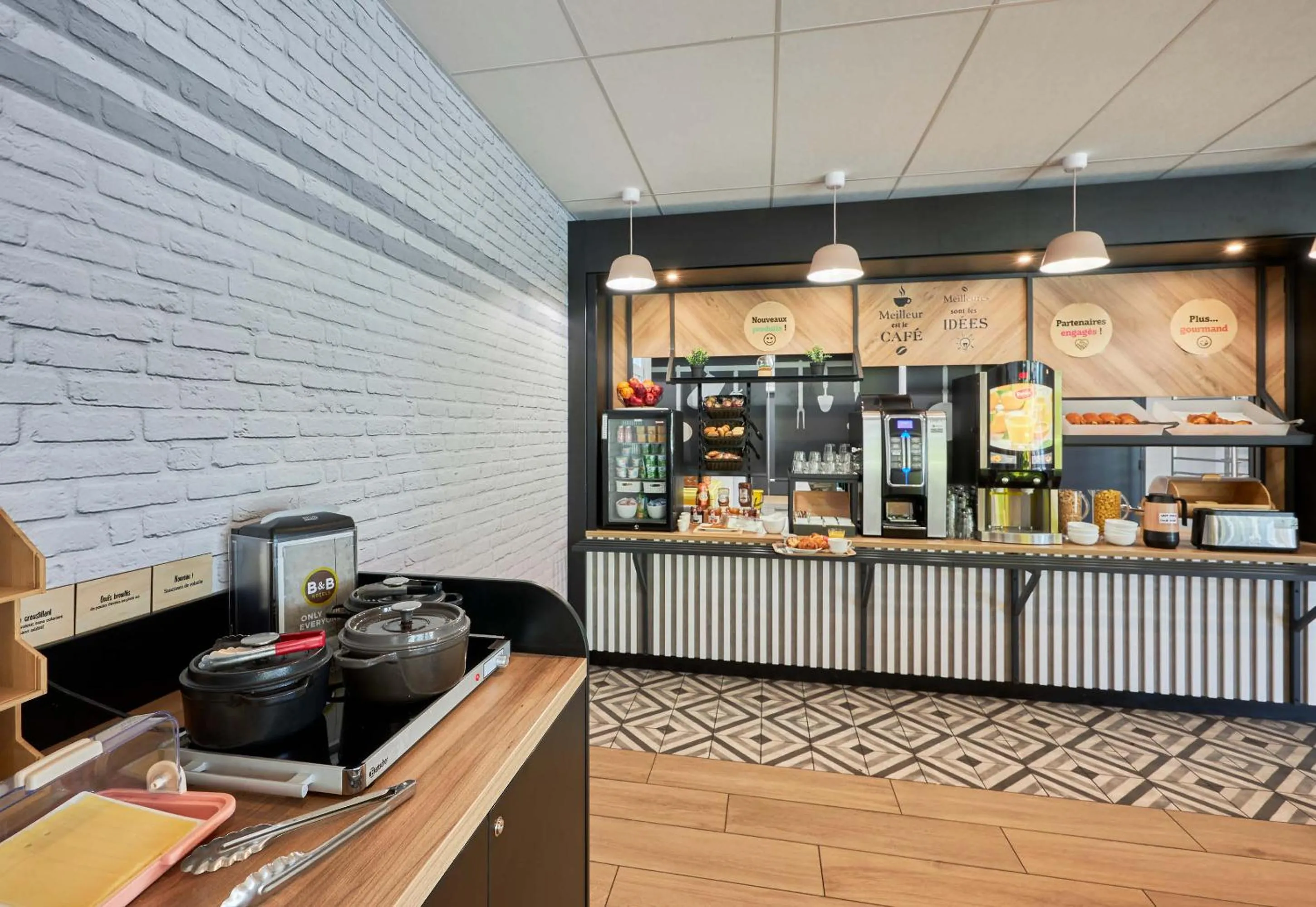 Buffet breakfast in B&B HOTEL Ouistreham