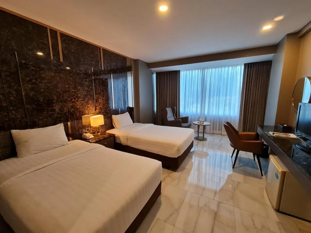 Photo of the whole room, Bed in Chaisaeng Palace Hotel