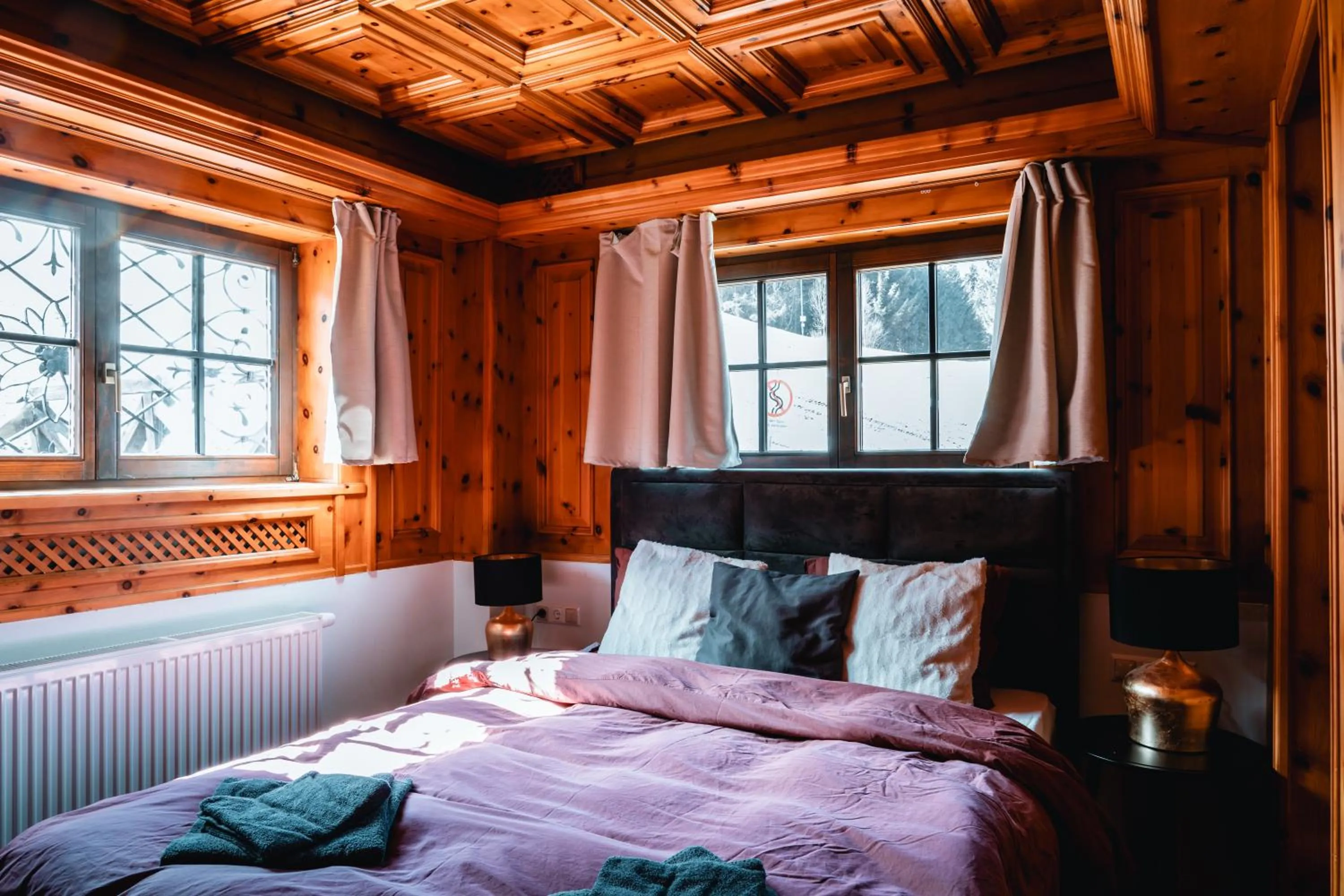 Bedroom, Bed in Hotel Sonnenalm Stuhleck