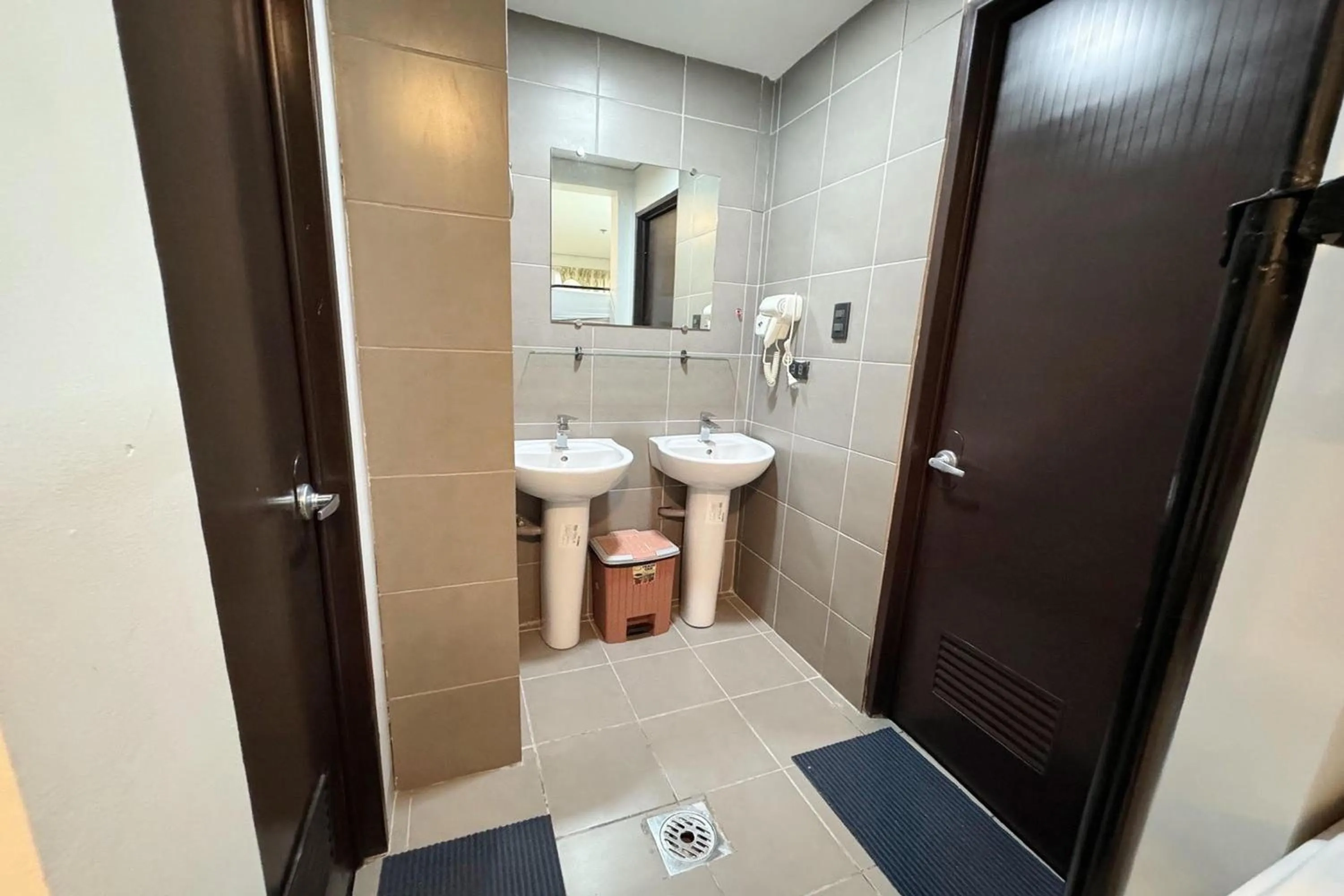 Bathroom in Belltower CSheLi Suites Bantay - Vigan