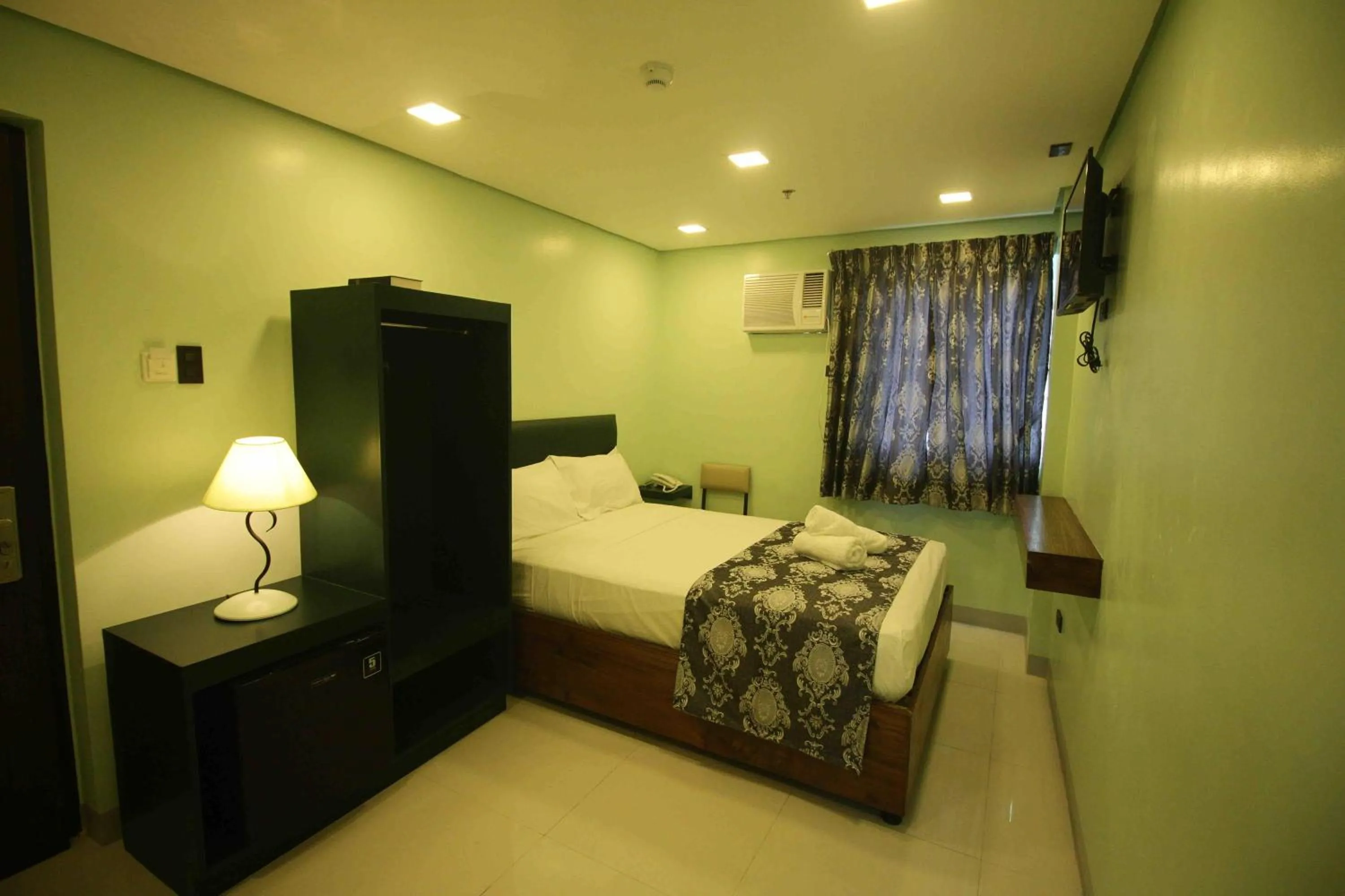 Bedroom, Bed in Belltower CSheLi Suites Bantay - Vigan