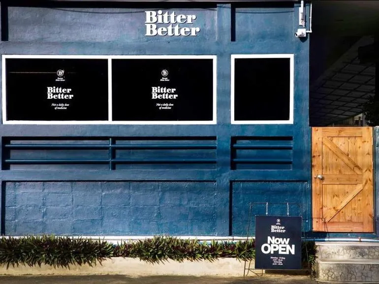 Facade/entrance in Lee Place Phatthanakan Condo