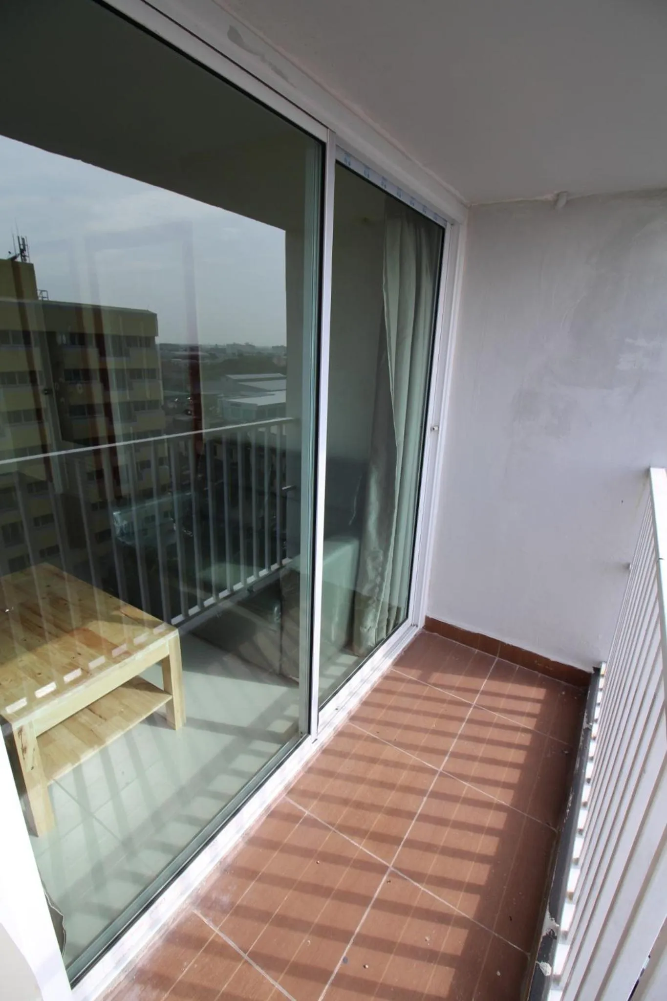 Balcony/Terrace, Bed in Lee Place Phatthanakan Condo