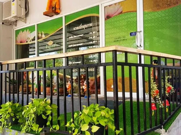 Massage in Lee Place Phatthanakan Condo