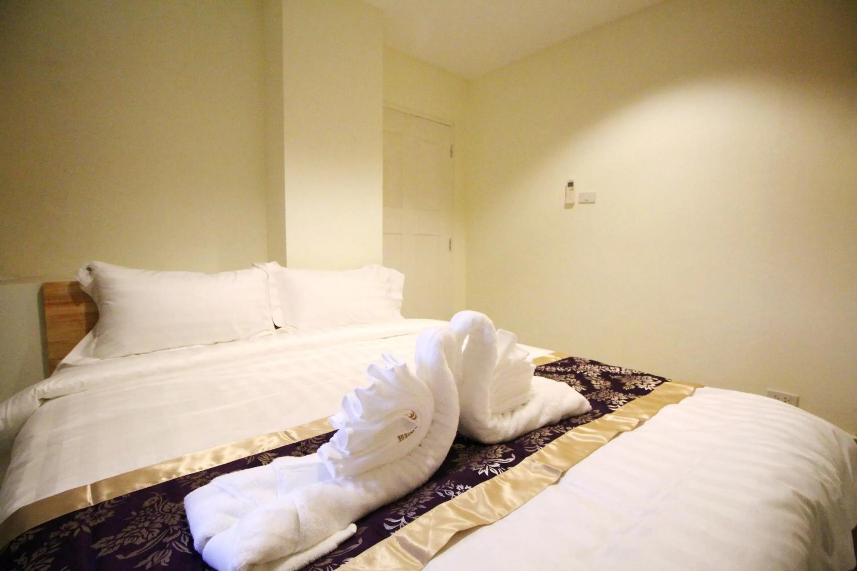 Photo of the whole room, Bed in Lee Place Phatthanakan Condo
