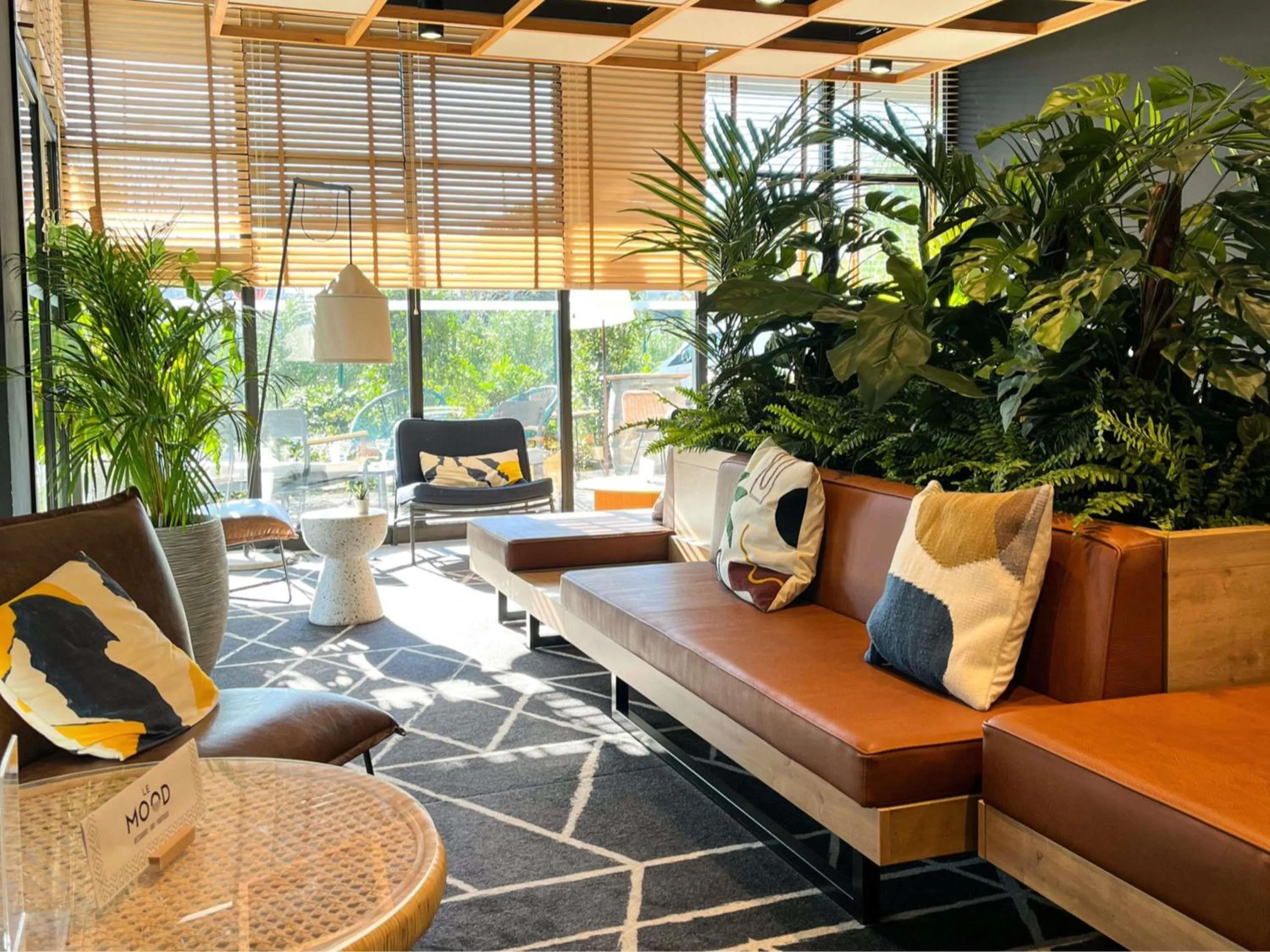 Lounge or bar in Ibis Lunel Petite Camargue