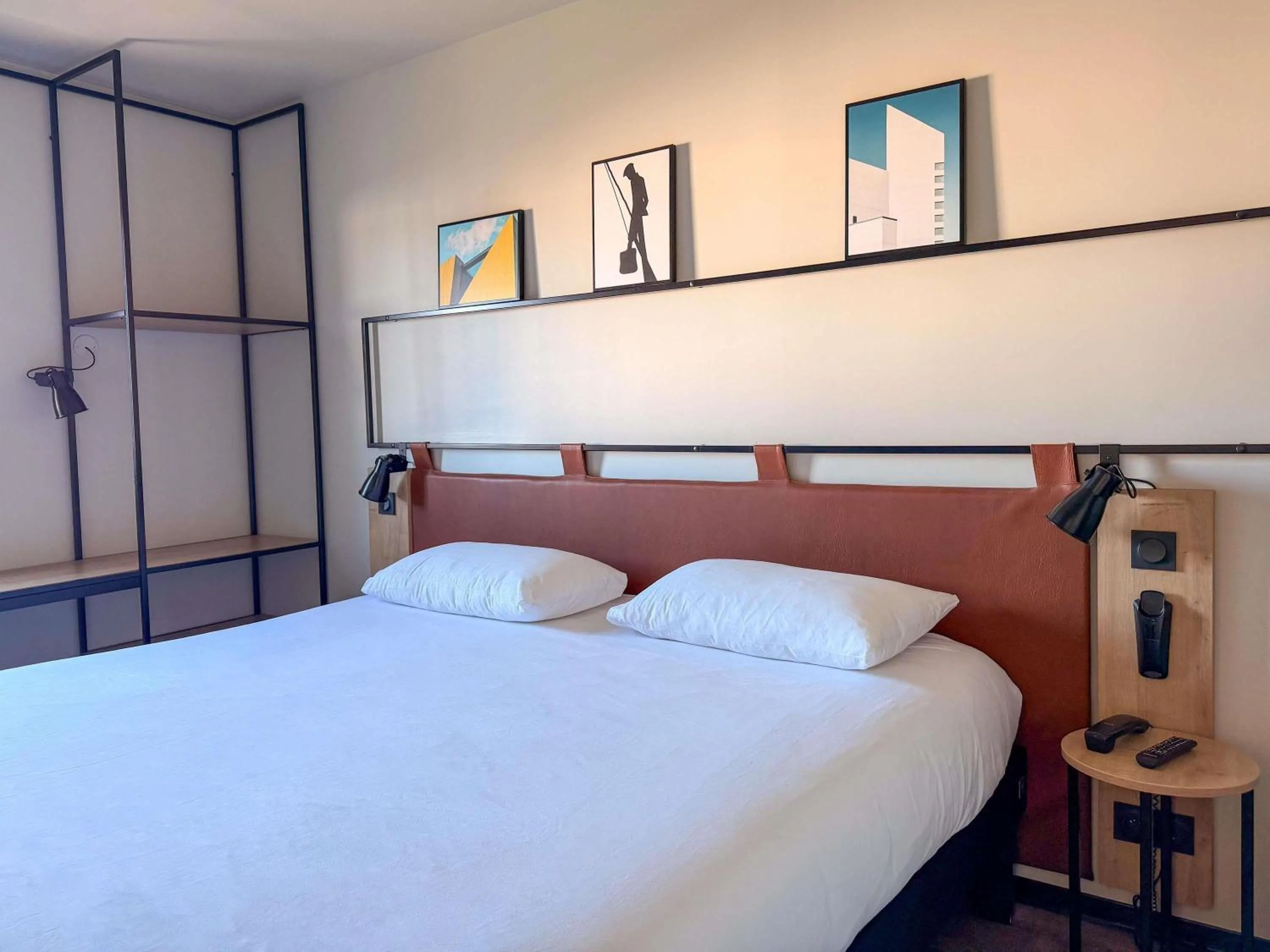 Bedroom, Bed in Ibis Lunel Petite Camargue