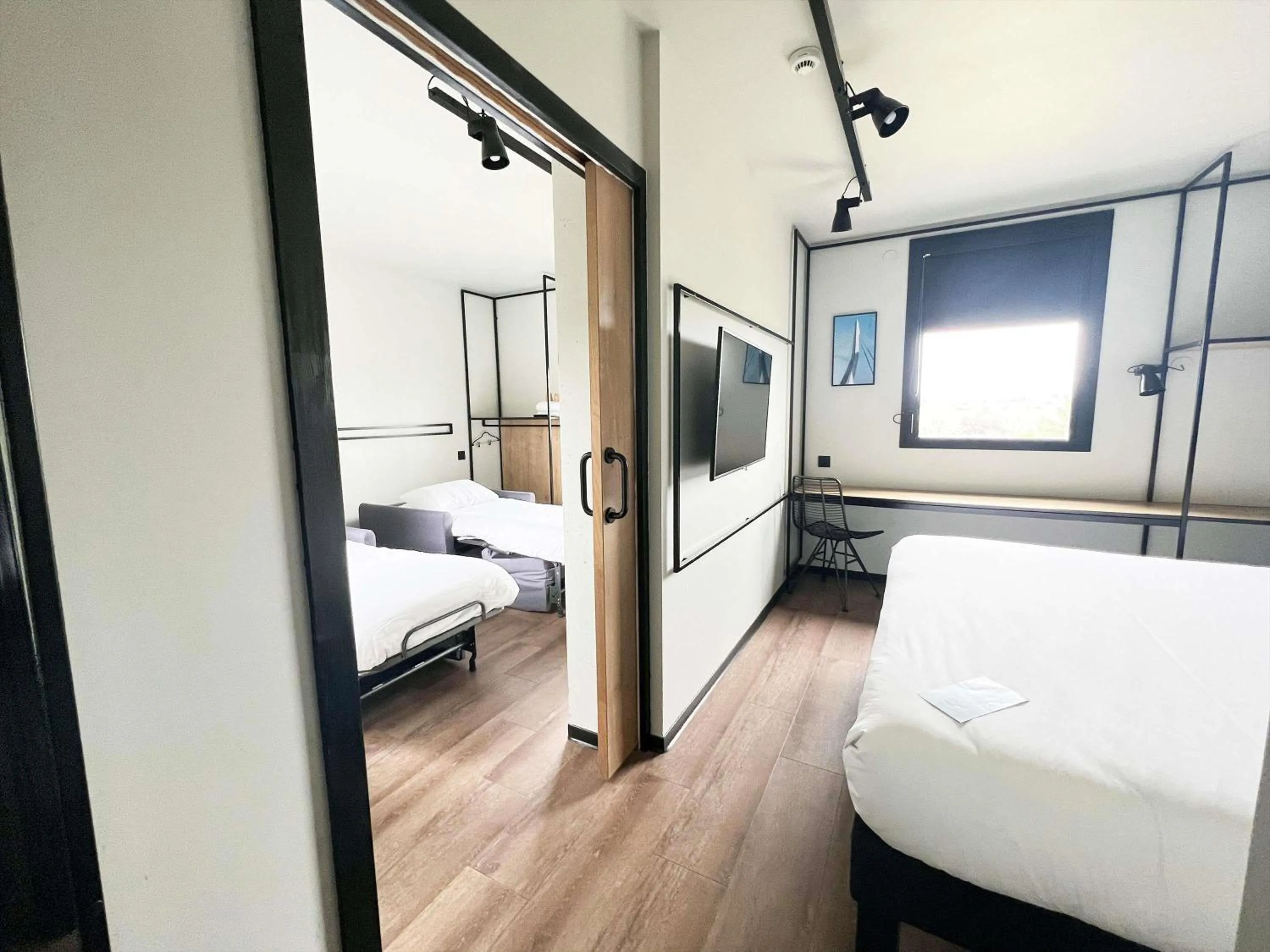 Bedroom, Bed in Ibis Lunel Petite Camargue