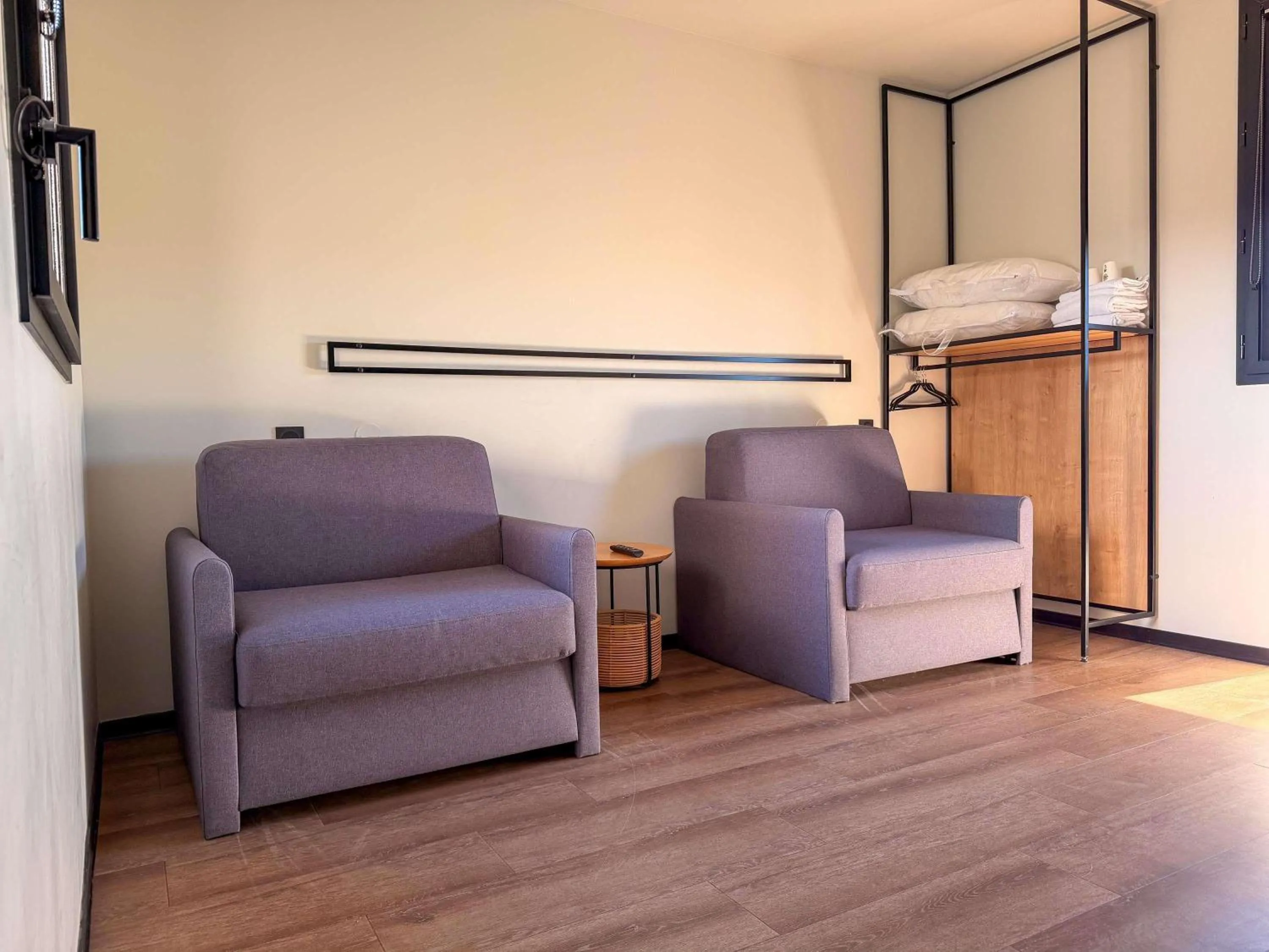 Bedroom in Ibis Lunel Petite Camargue