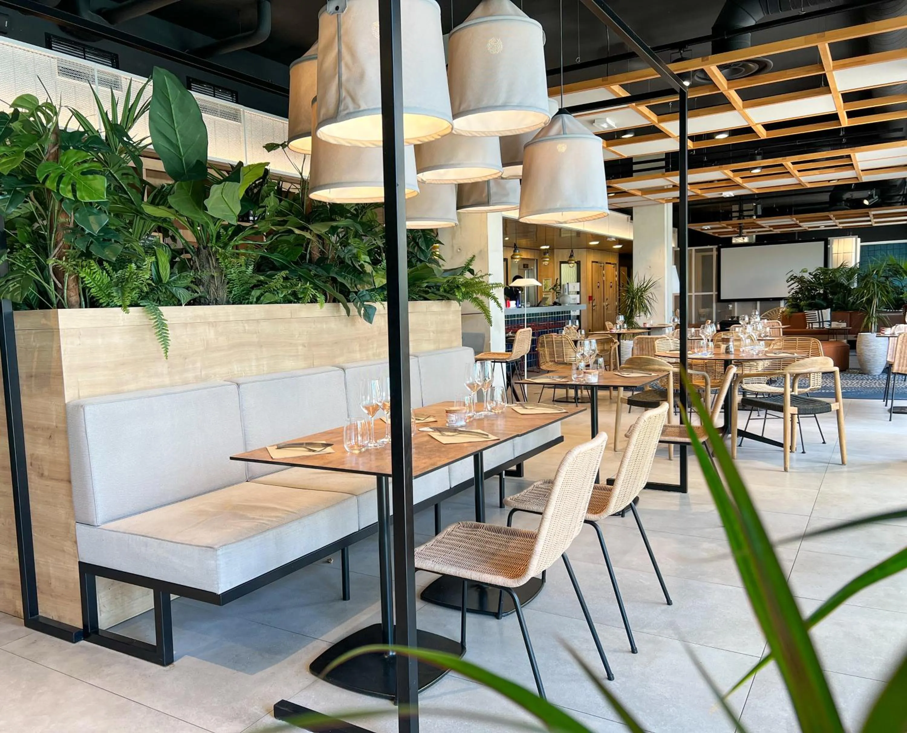 Restaurant/places to eat in Ibis Lunel Petite Camargue