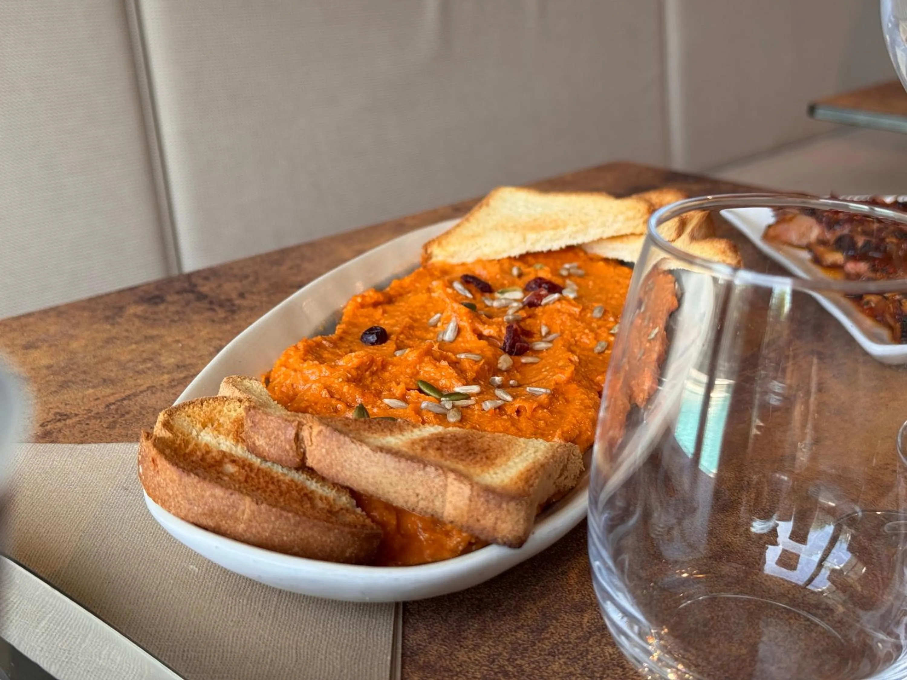 Restaurant/places to eat in Ibis Lunel Petite Camargue