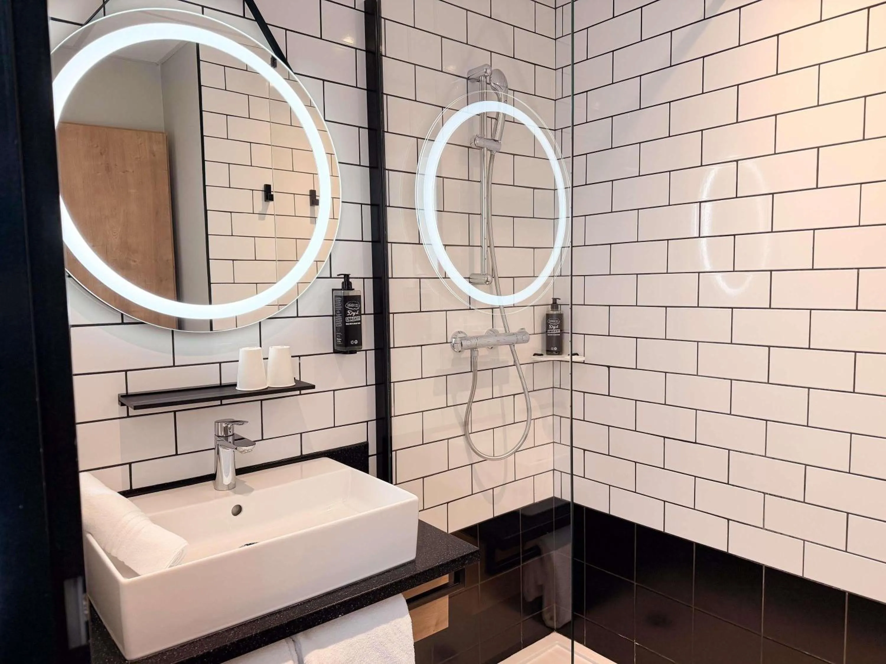 Bedroom in Ibis Lunel Petite Camargue