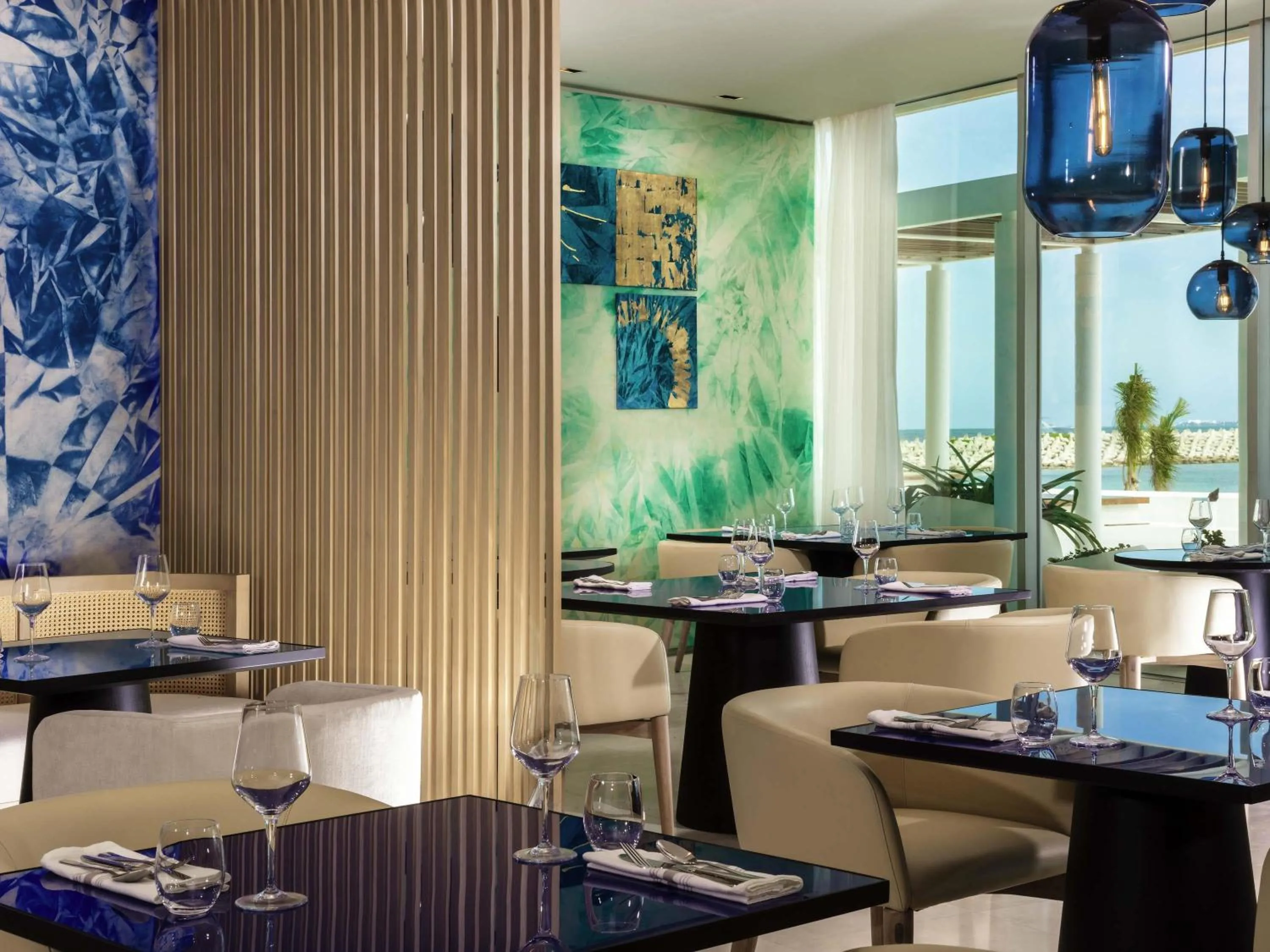 Restaurant/places to eat in SLS Cancun