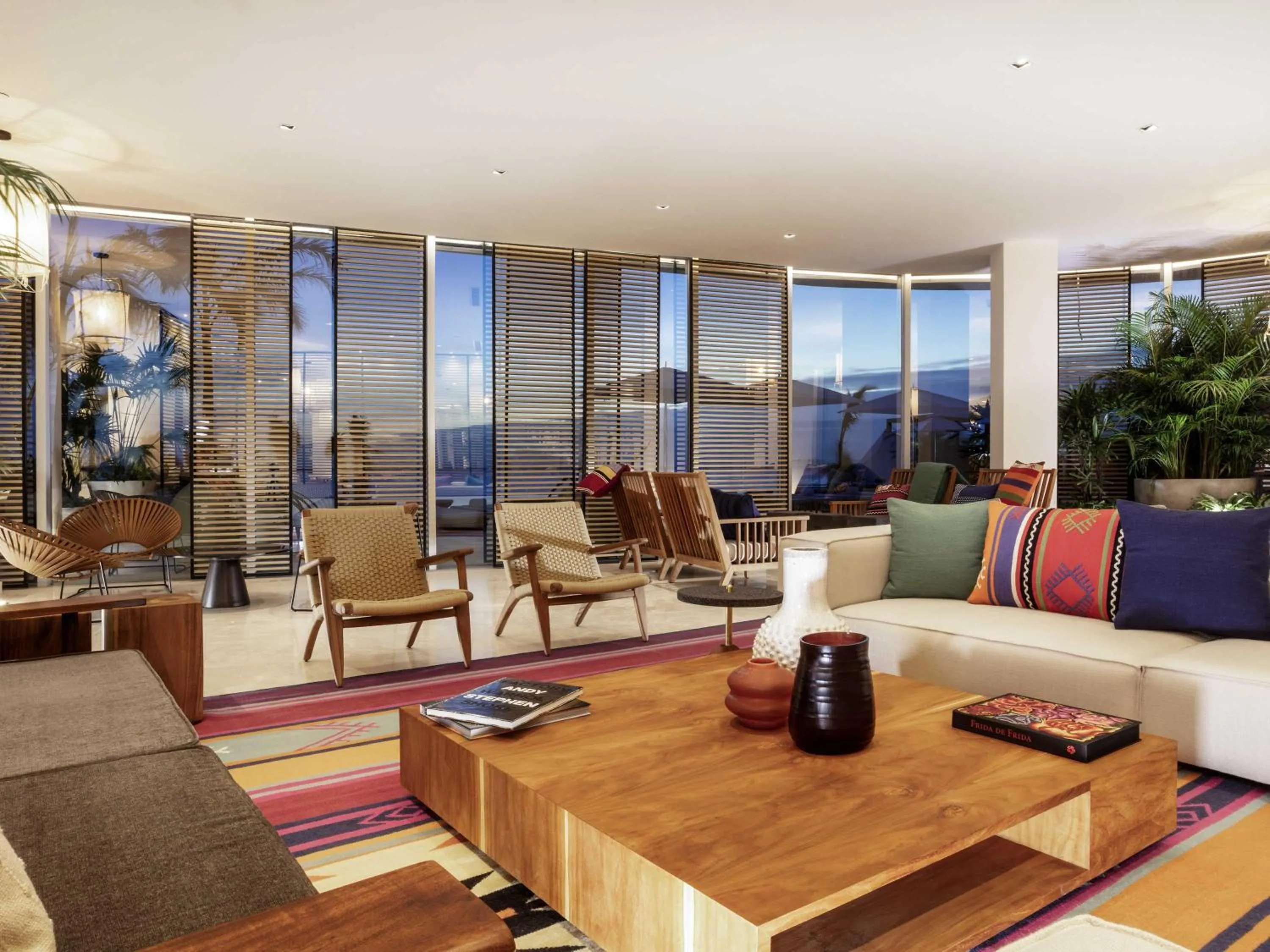 Restaurant/places to eat in SLS Cancun