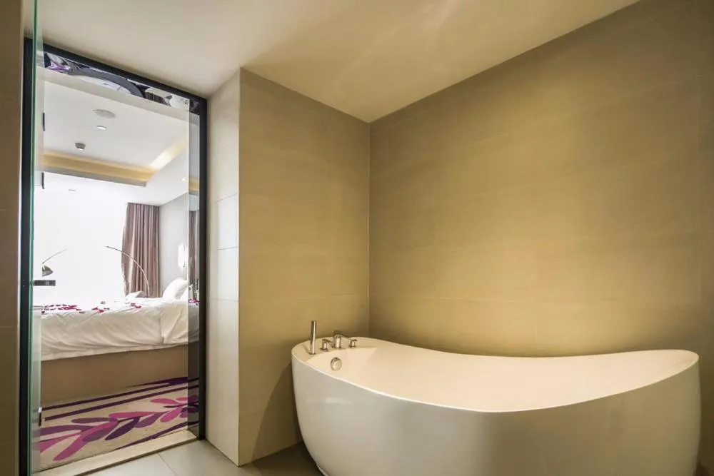 Bed in Lavande Hotel Shenzhen Baoan Haiya Binfencheng