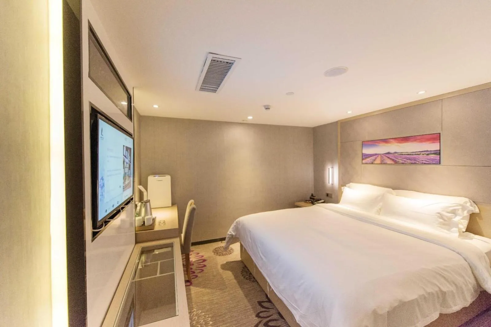 Bed in Lavande Hotel Shenzhen Baoan Haiya Binfencheng