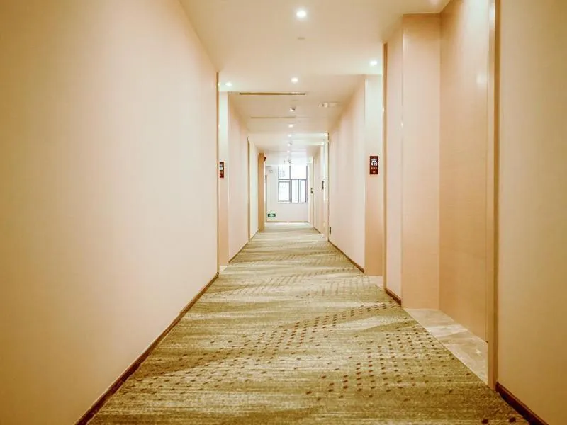 Lavande Hotel (Gaozhou Xiantai Bridge Branch)