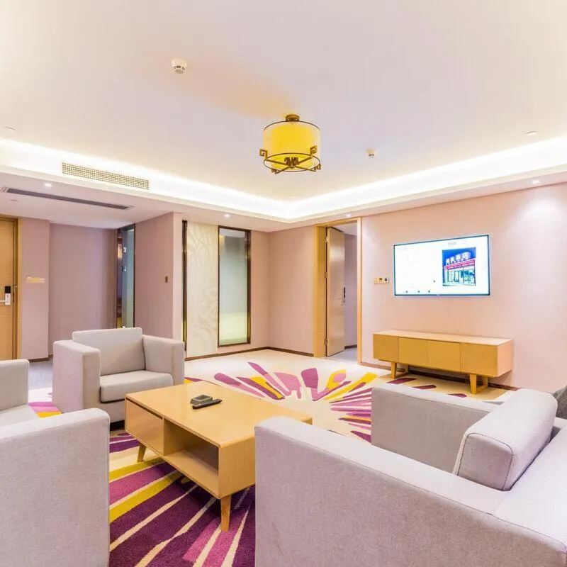 Lavande Hotel (Gaozhou Xiantai Bridge Branch)