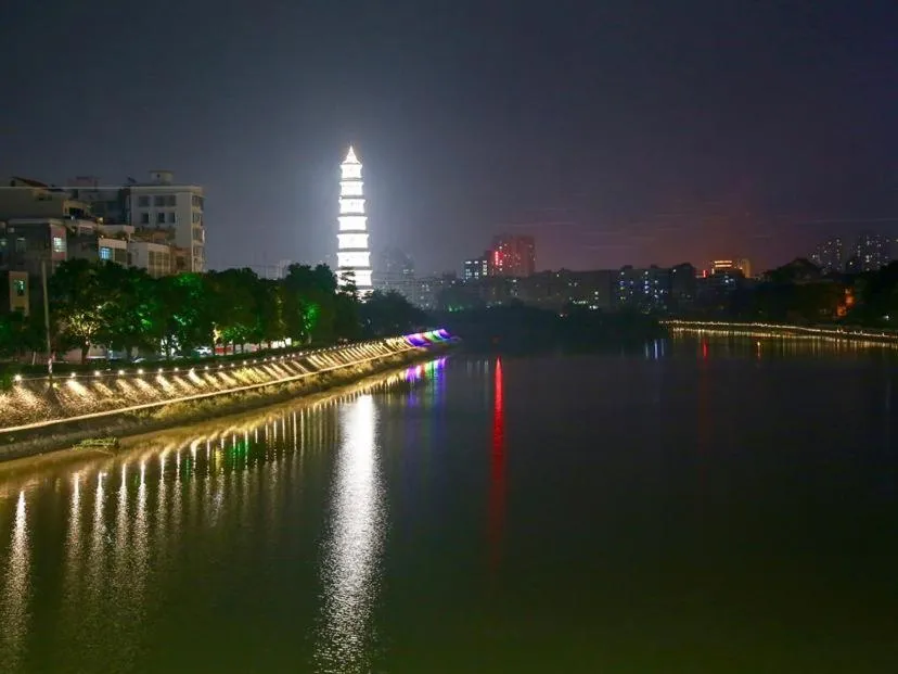 Lavande Hotel (Gaozhou Xiantai Bridge Branch)