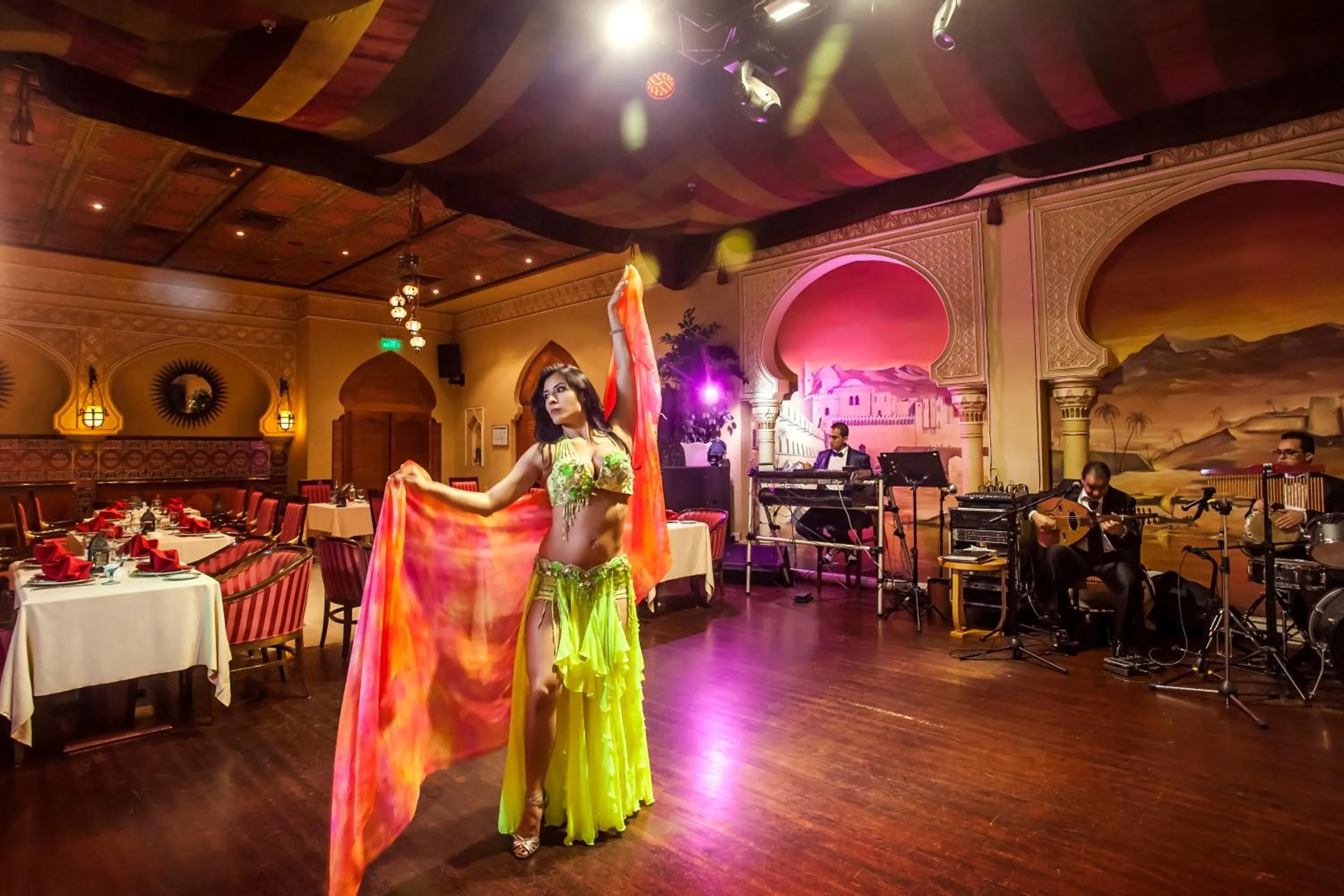 Restaurant/places to eat in Corniche Hotel Abu Dhabi