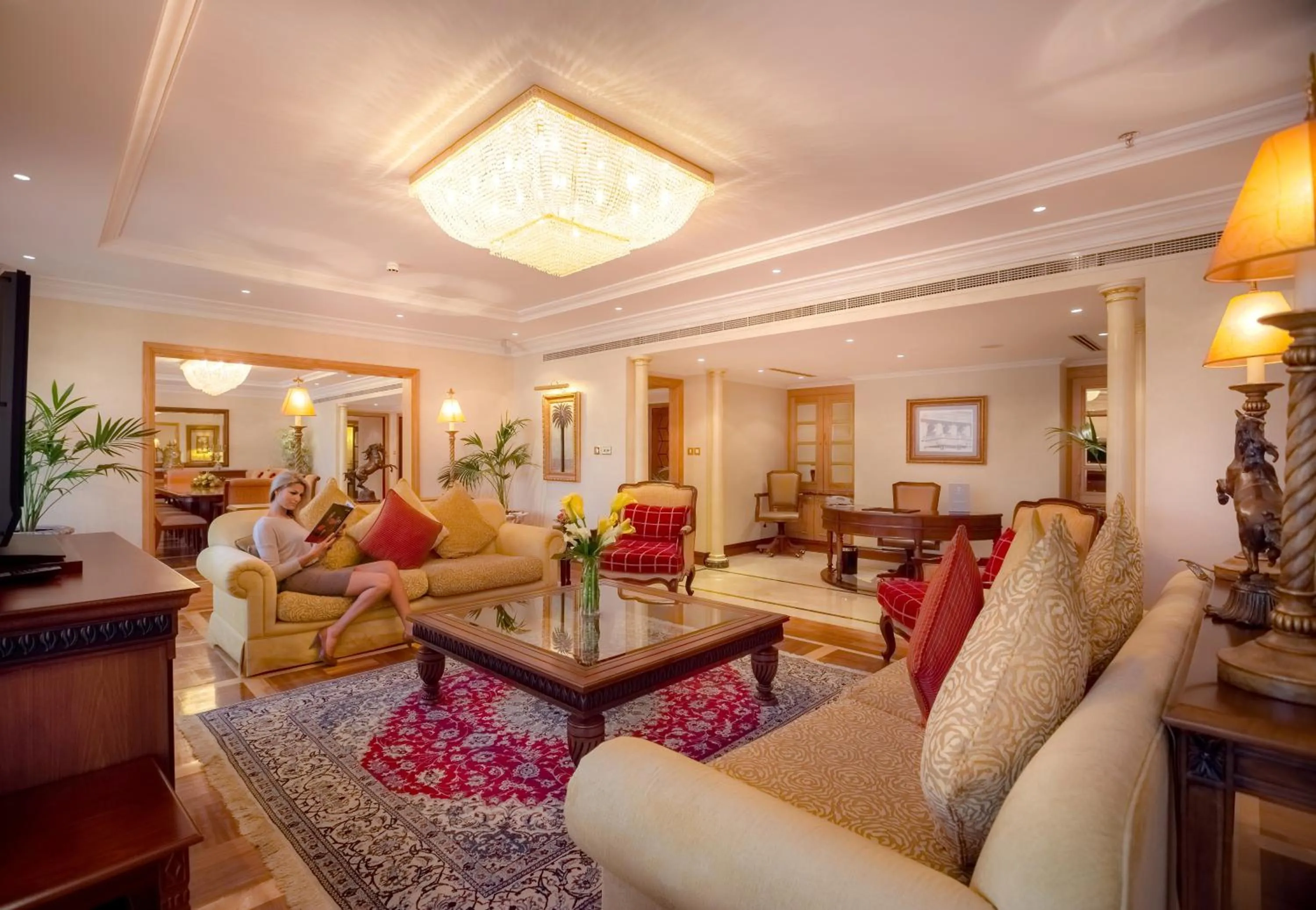 Living room in Corniche Hotel Abu Dhabi