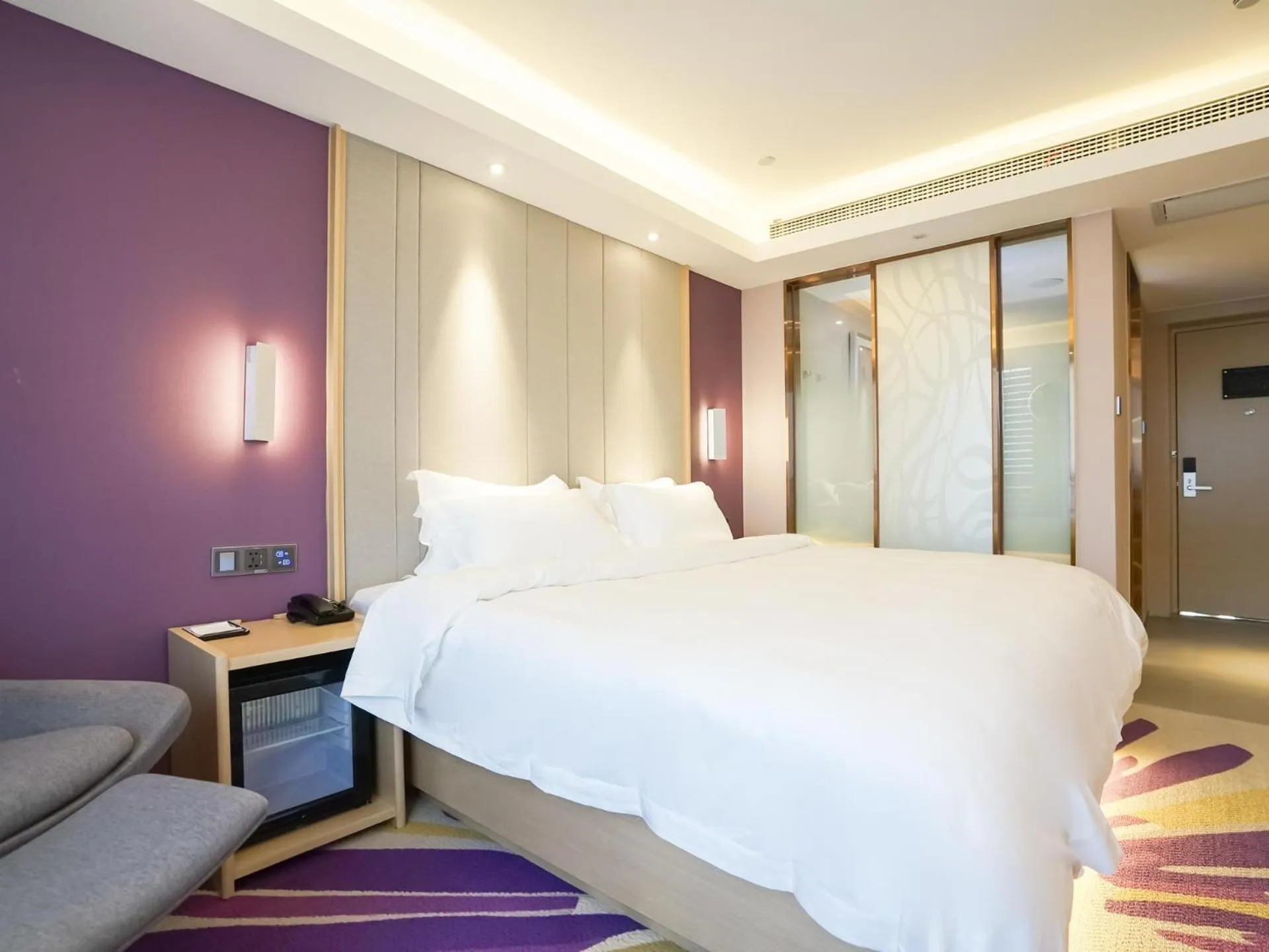 Bed in Lavande Hotel Jingmen Planet World City