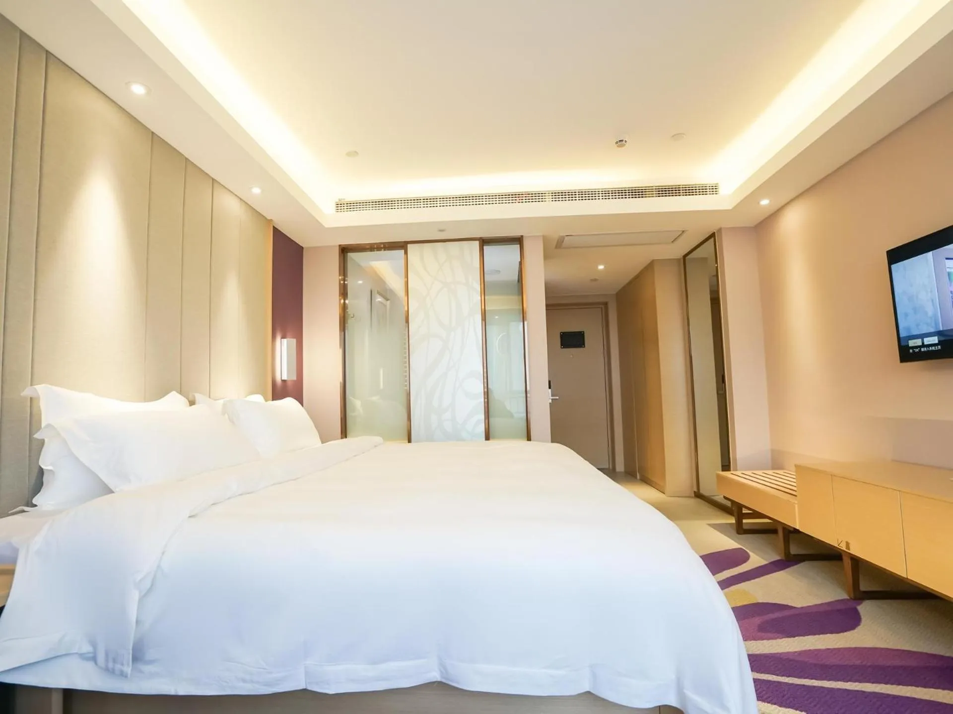 Bed in Lavande Hotel Jingmen Planet World City