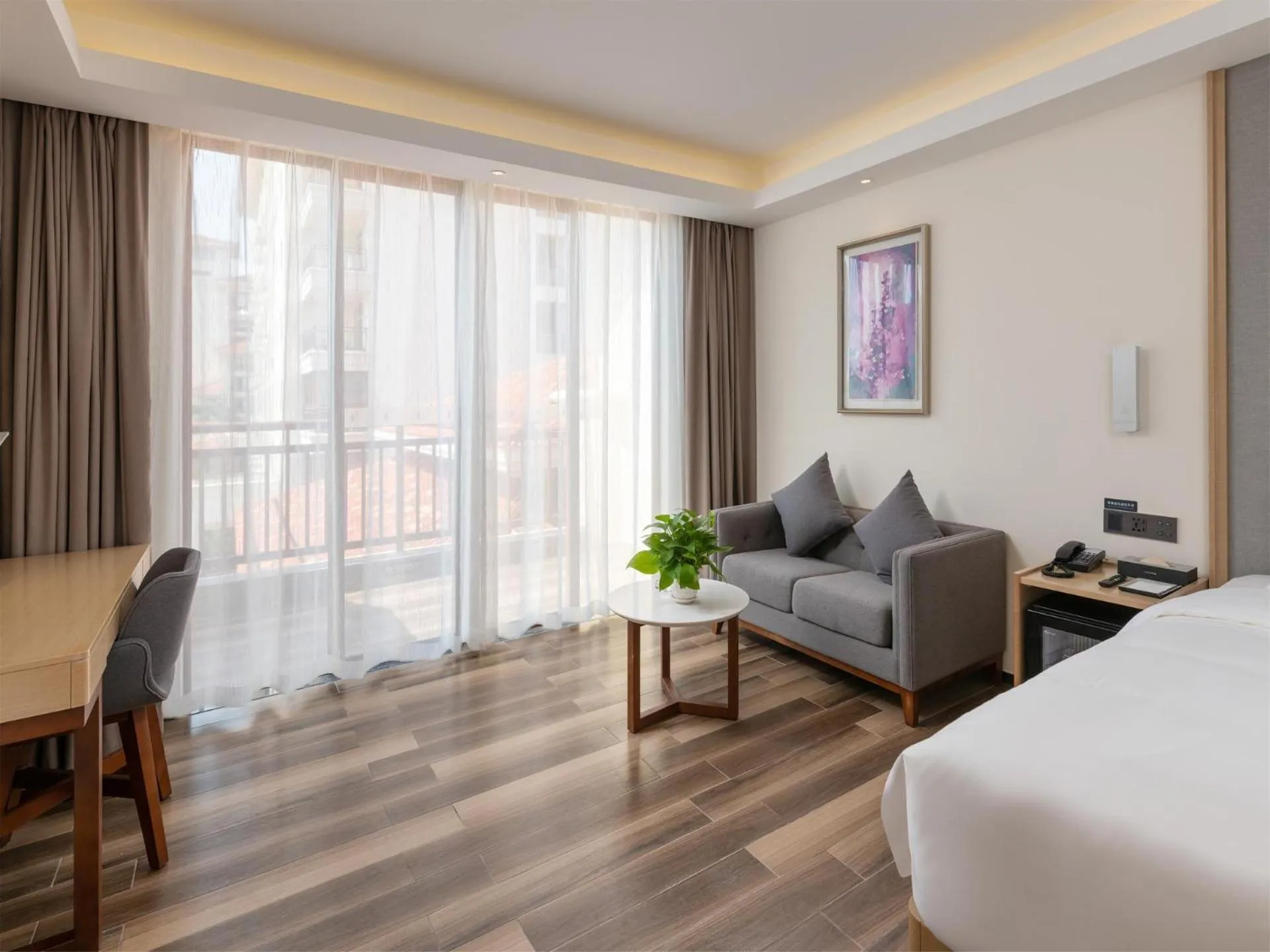 Bed in Lifeng Hotel (Haikou West Coast)