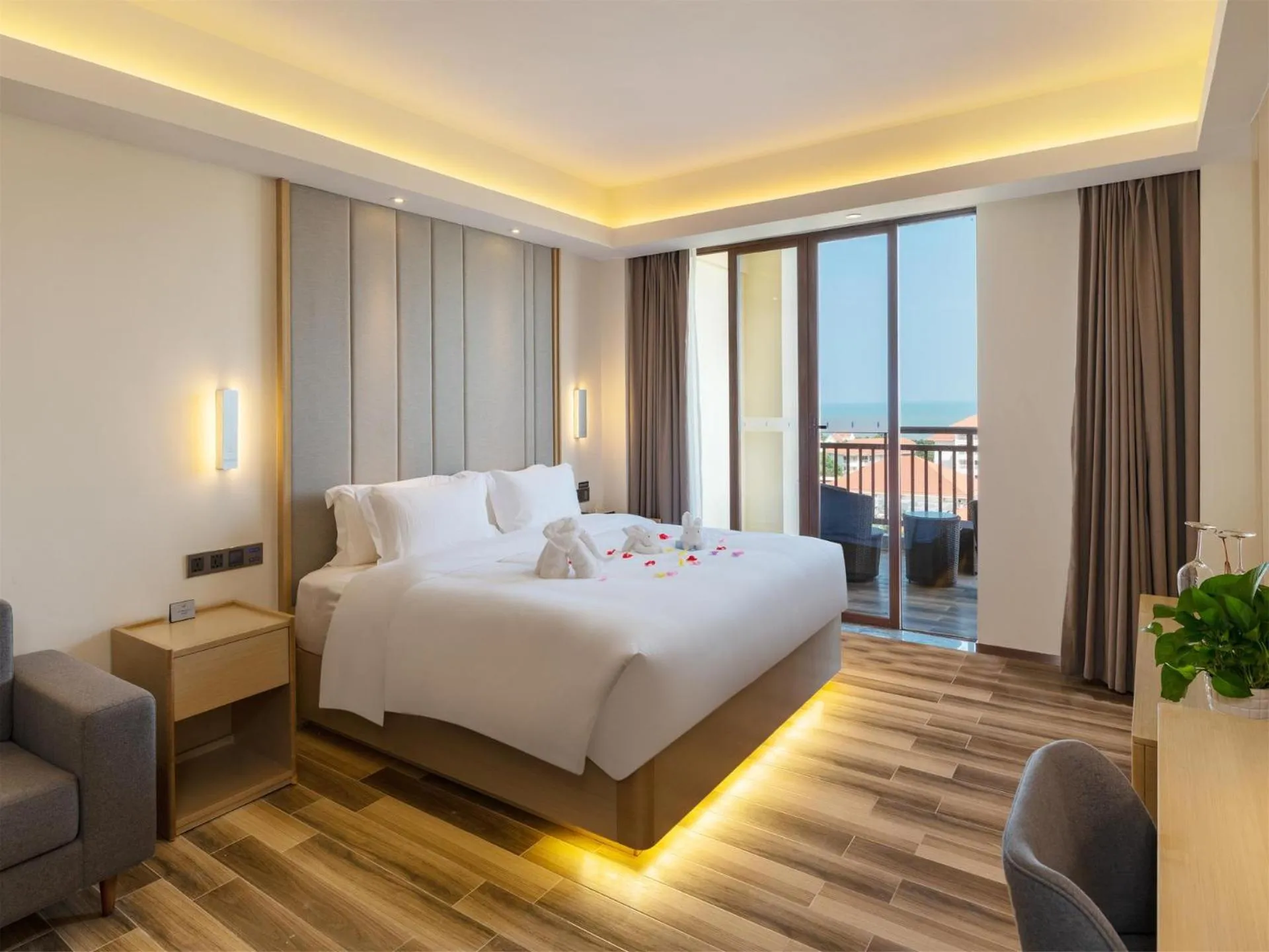 Bed in Lifeng Hotel (Haikou West Coast)