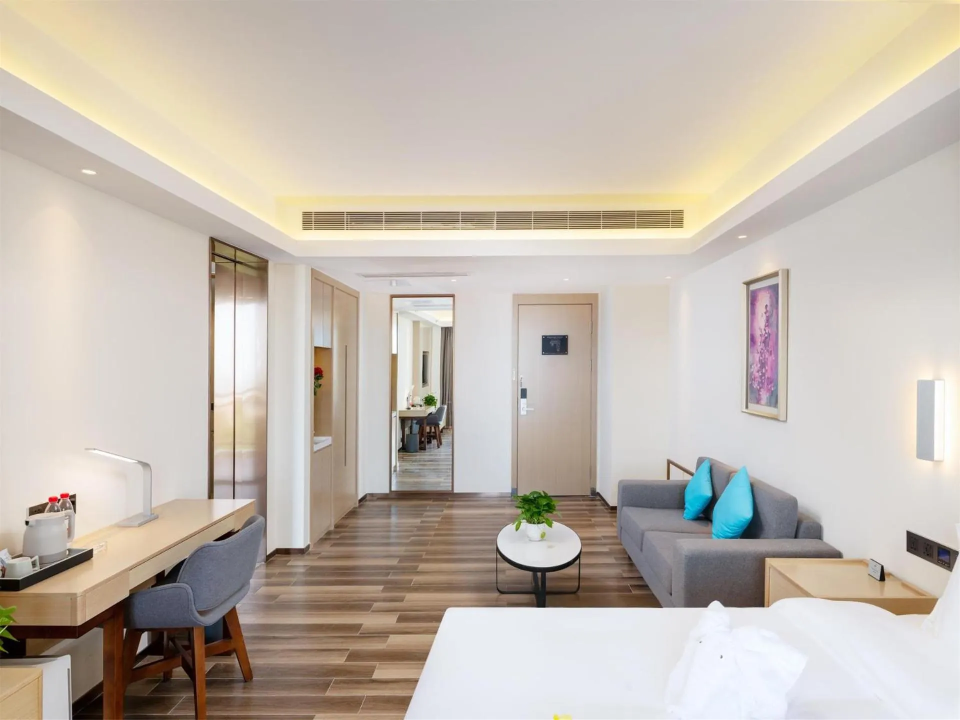 Bed in Lifeng Hotel (Haikou West Coast)