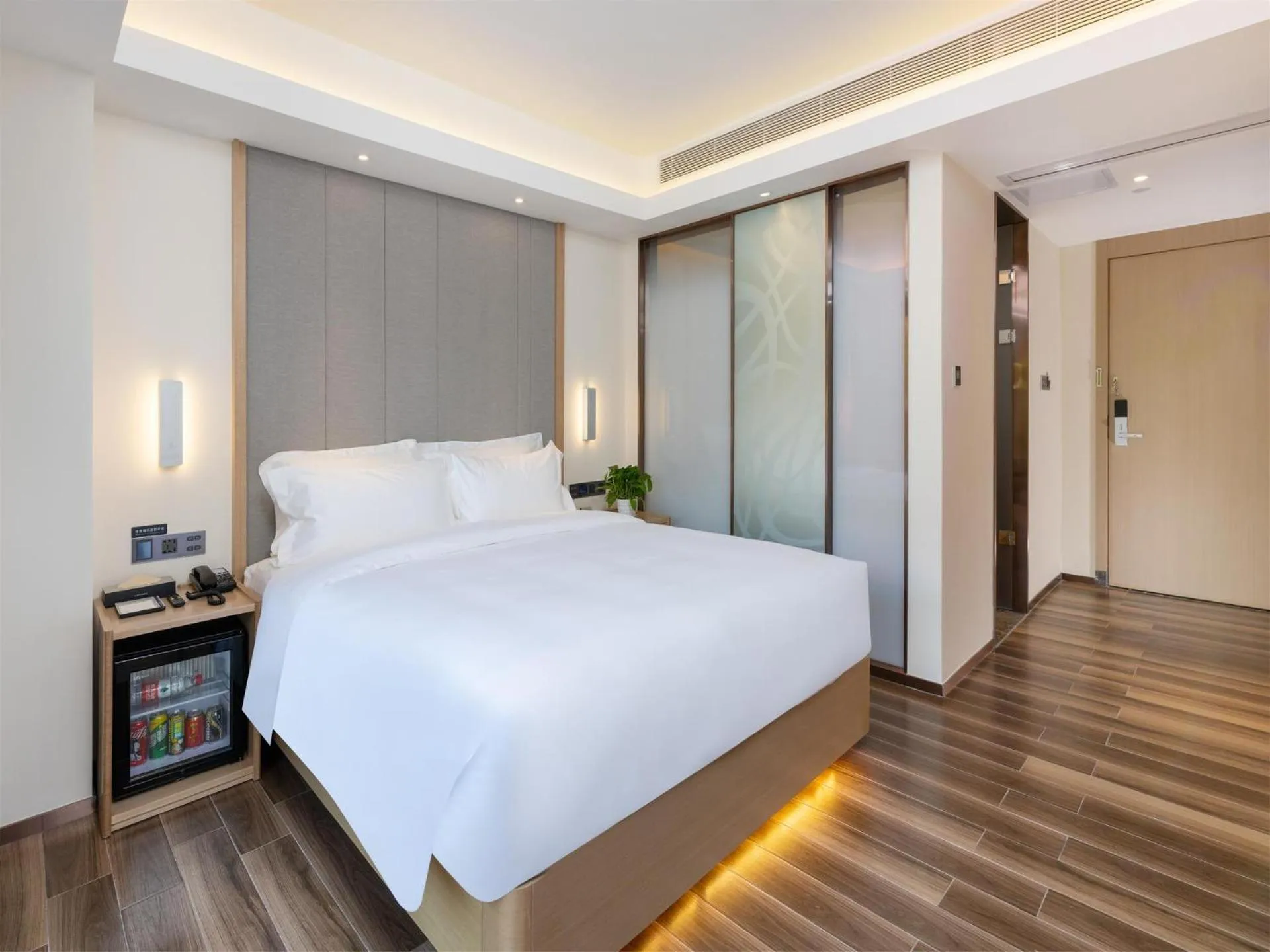 Bed in Lifeng Hotel (Haikou West Coast)