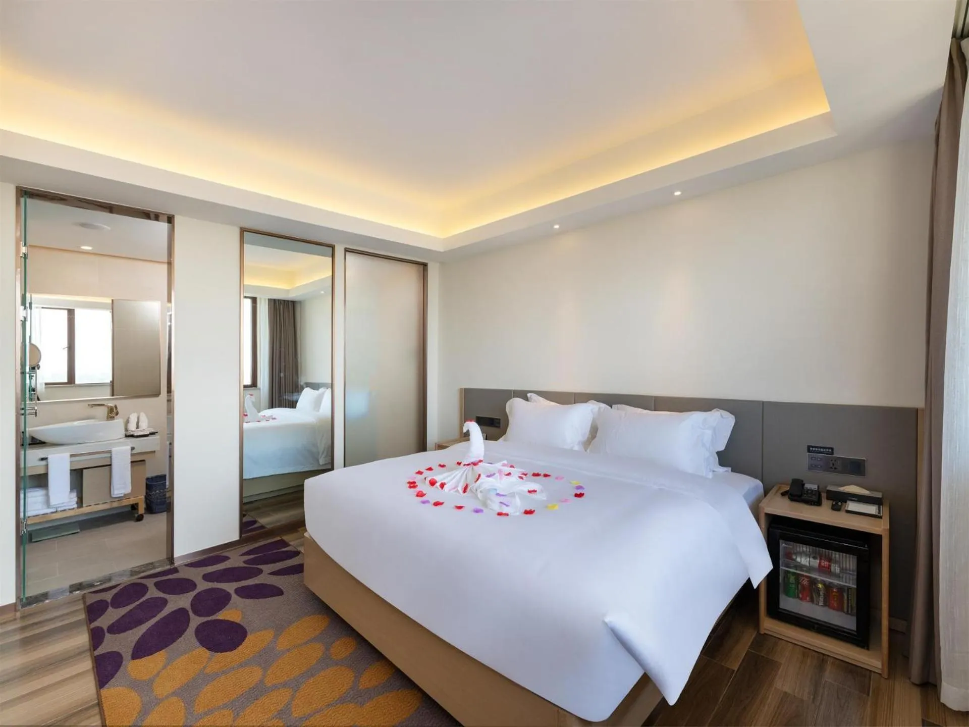 Bed in Lifeng Hotel (Haikou West Coast)