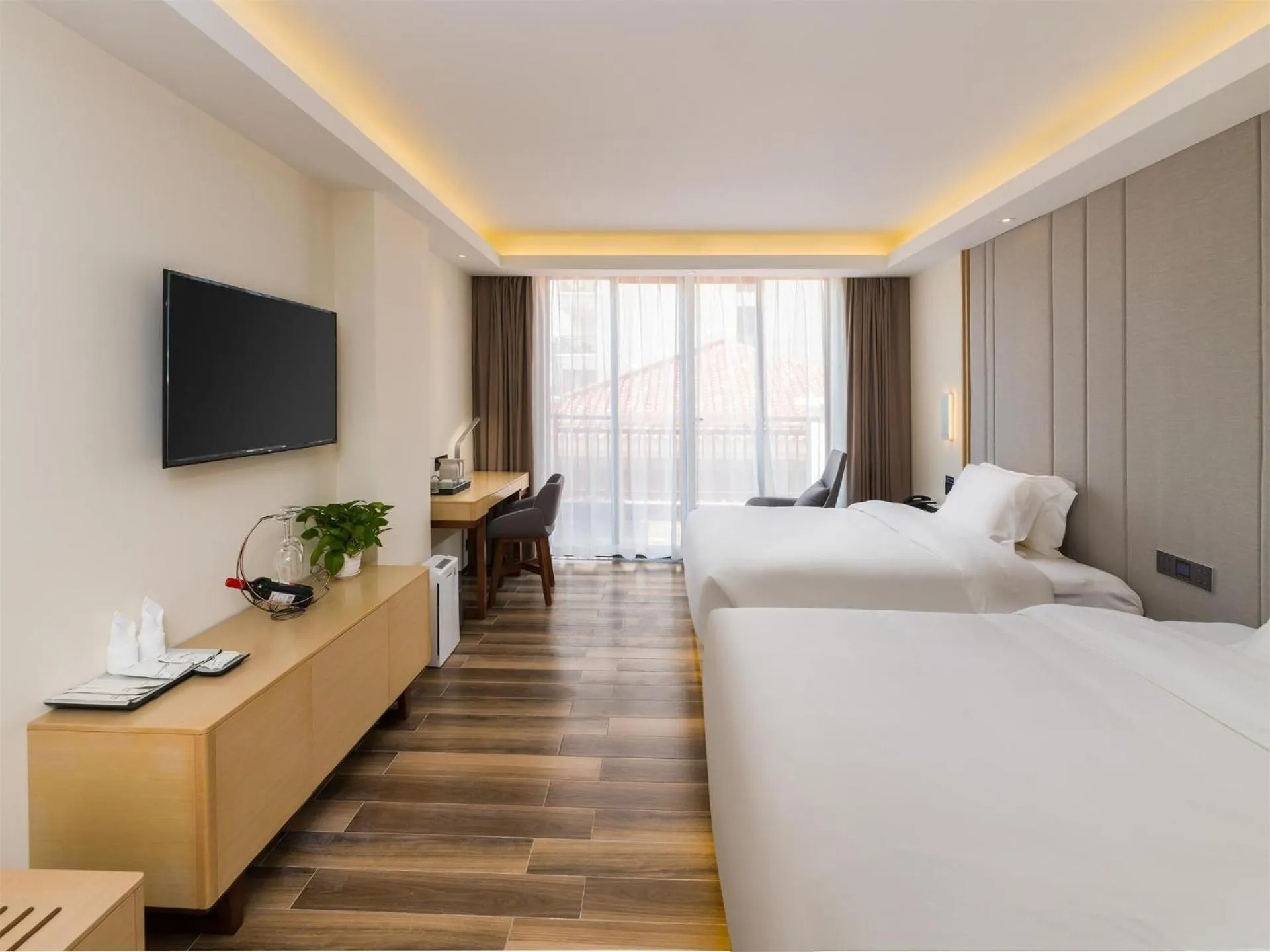 Bed in Lifeng Hotel (Haikou West Coast)