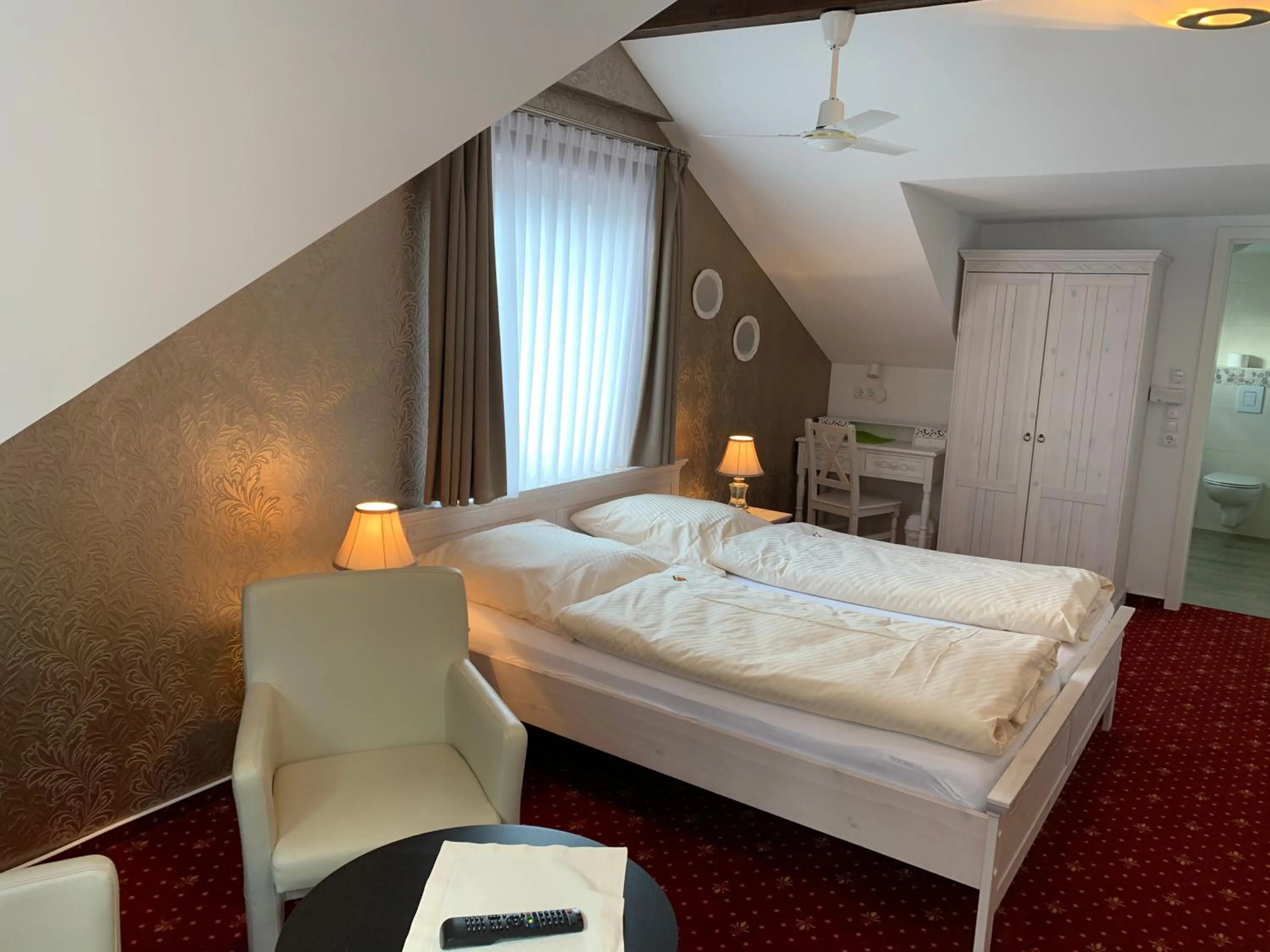 Bed in Hotel Garni Maaß