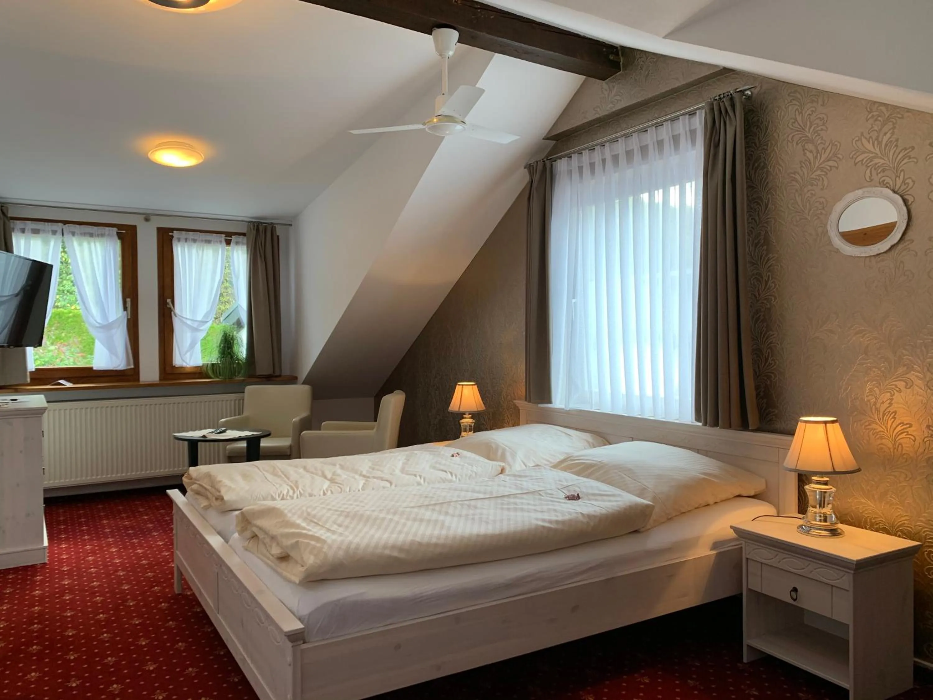 Bed in Hotel Garni Maaß