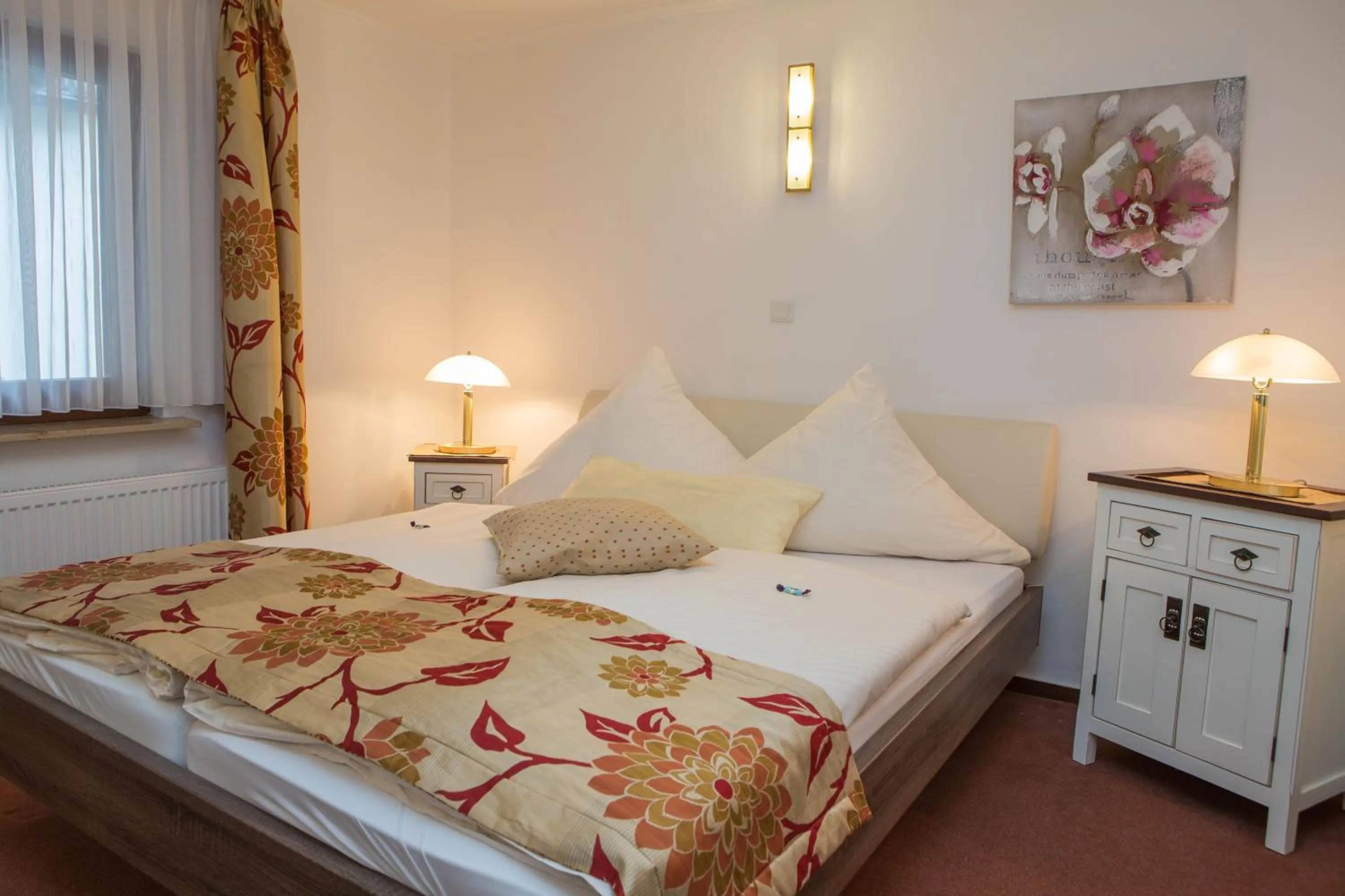 Bed in Hotel Garni Maaß