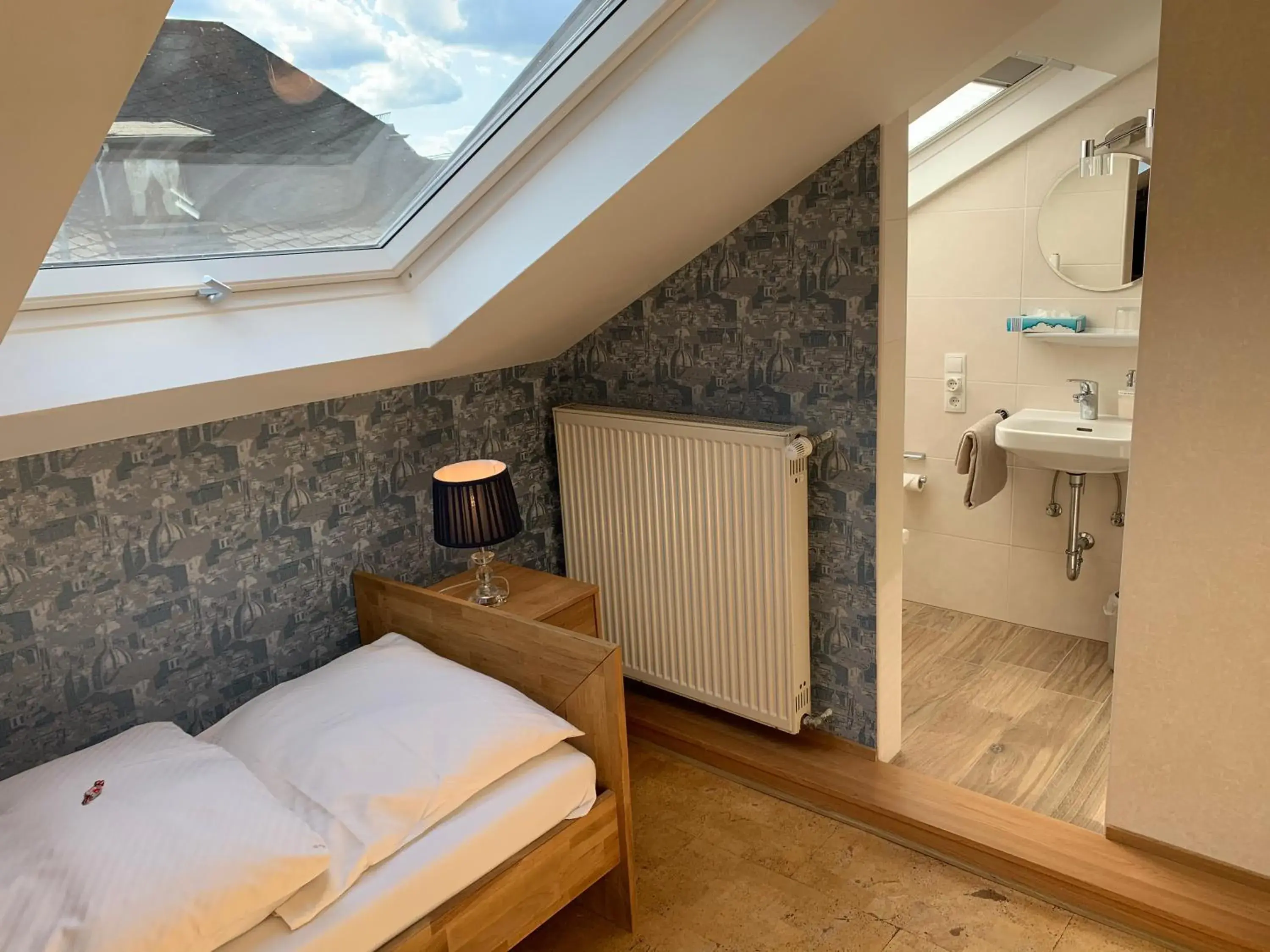 Single Room with Shower - single occupancy in Hotel Garni Maaß Single Room with Shower - single occupancy in Hotel Garni Maaß