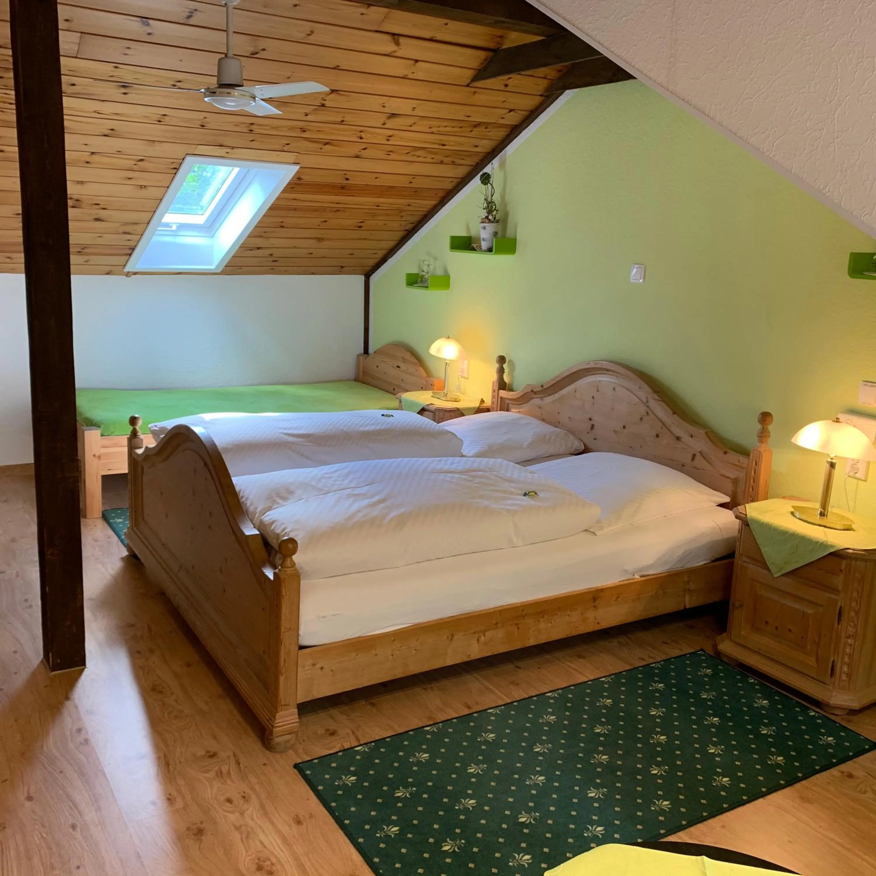 Bed in Hotel Garni Maaß