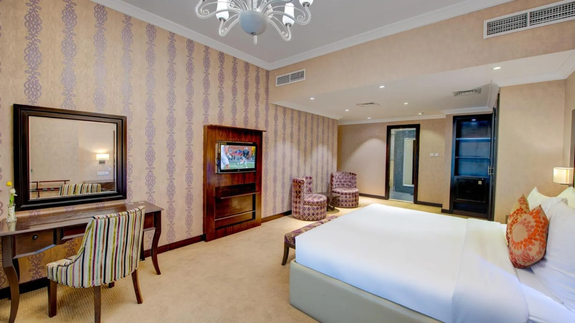 Bedroom, Bed in Donatello Hotel