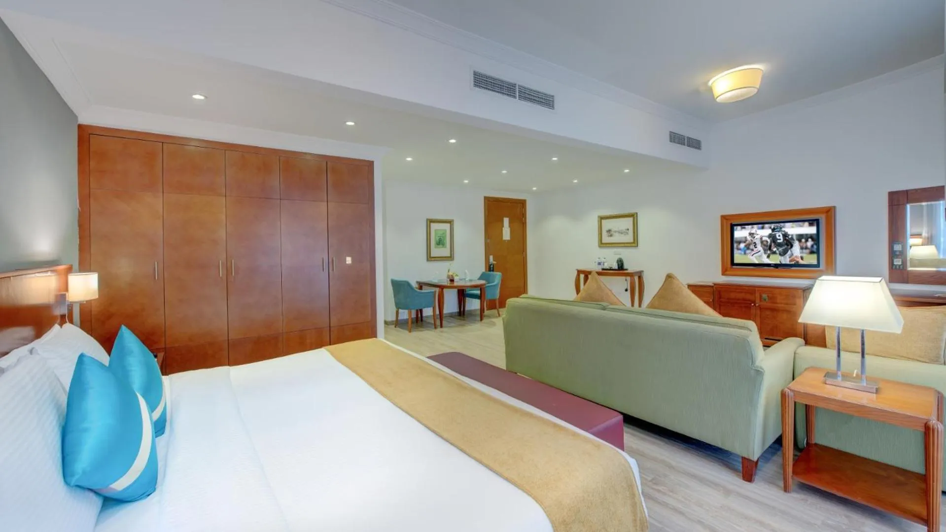 Bedroom, Bed in Donatello Hotel