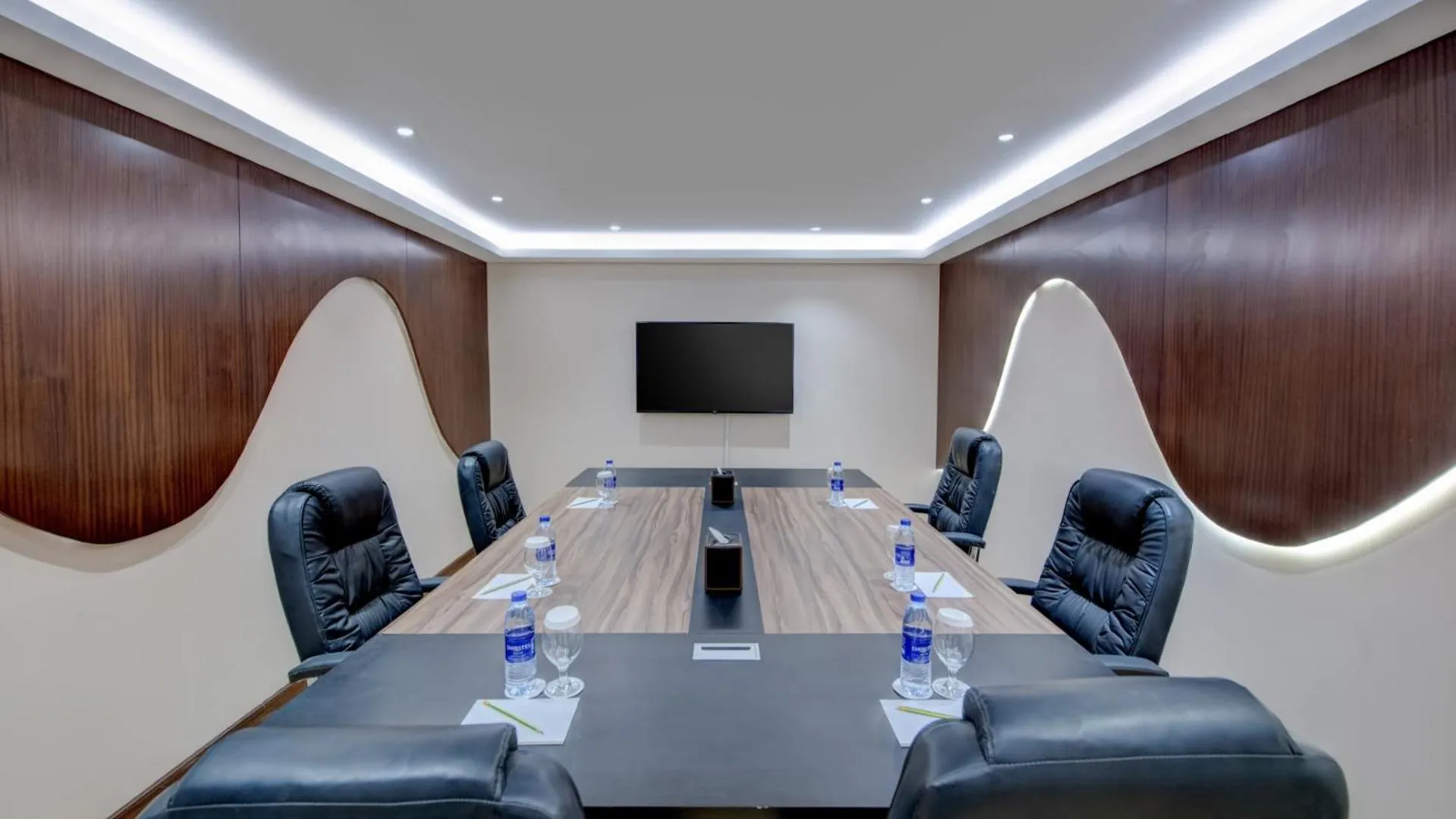 Meeting/conference room in Donatello Hotel