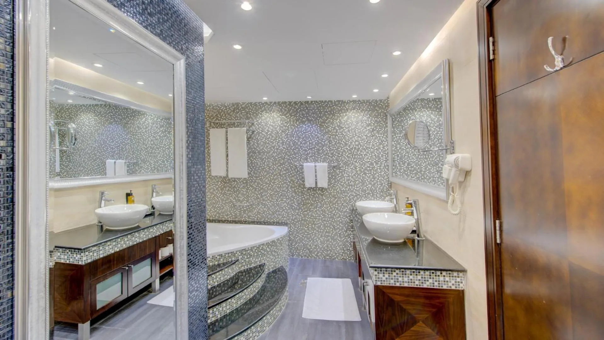 Bathroom in Donatello Hotel