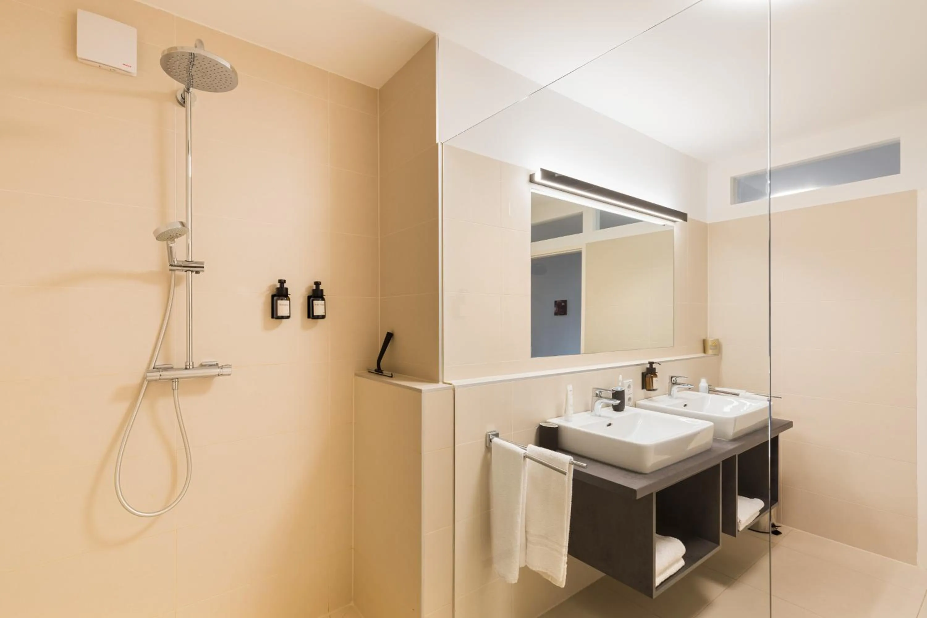 Shower in URBAN ISLAND I Riverside Apartments