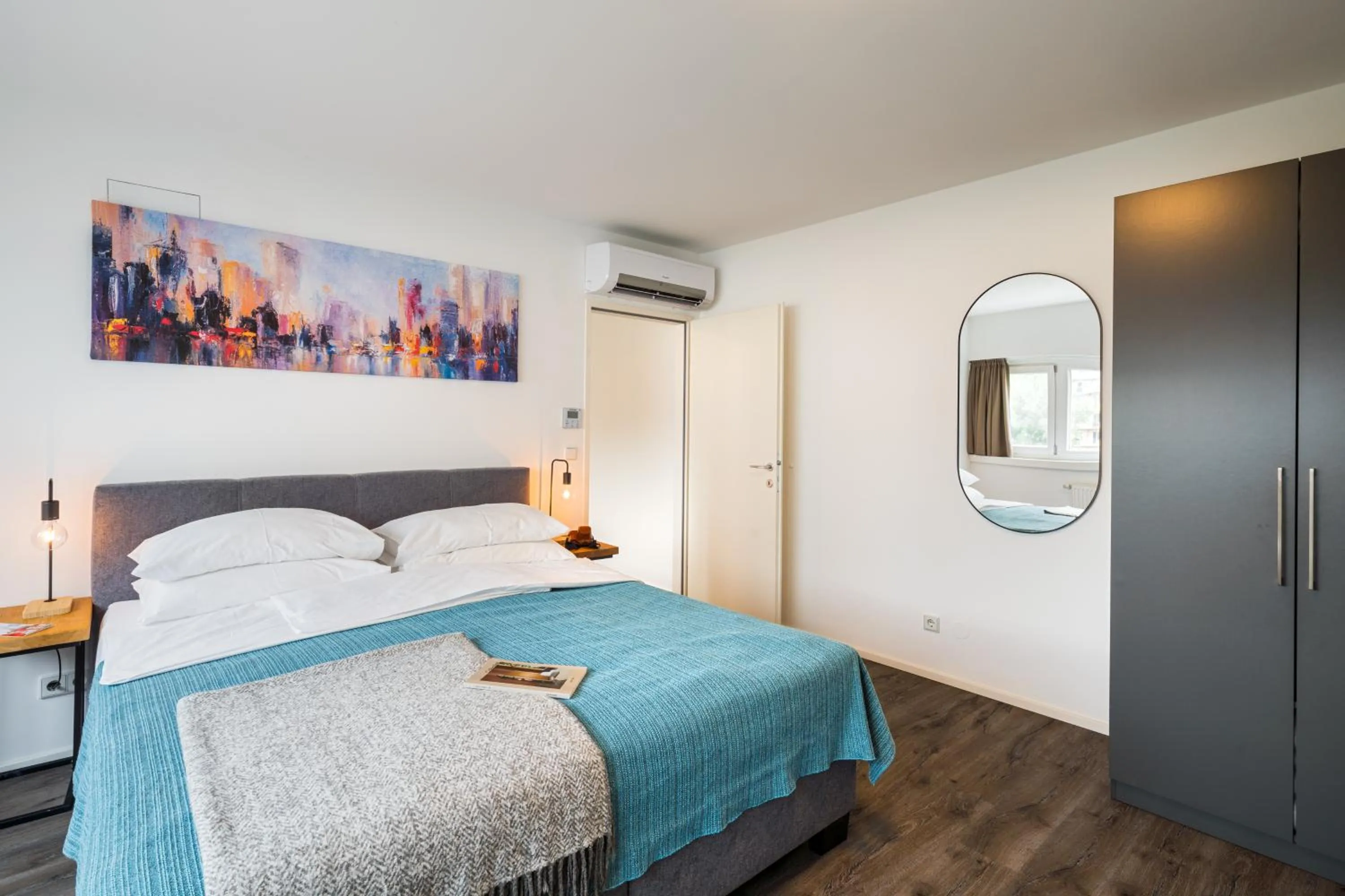 Bedroom, Bed in URBAN ISLAND I Riverside Apartments