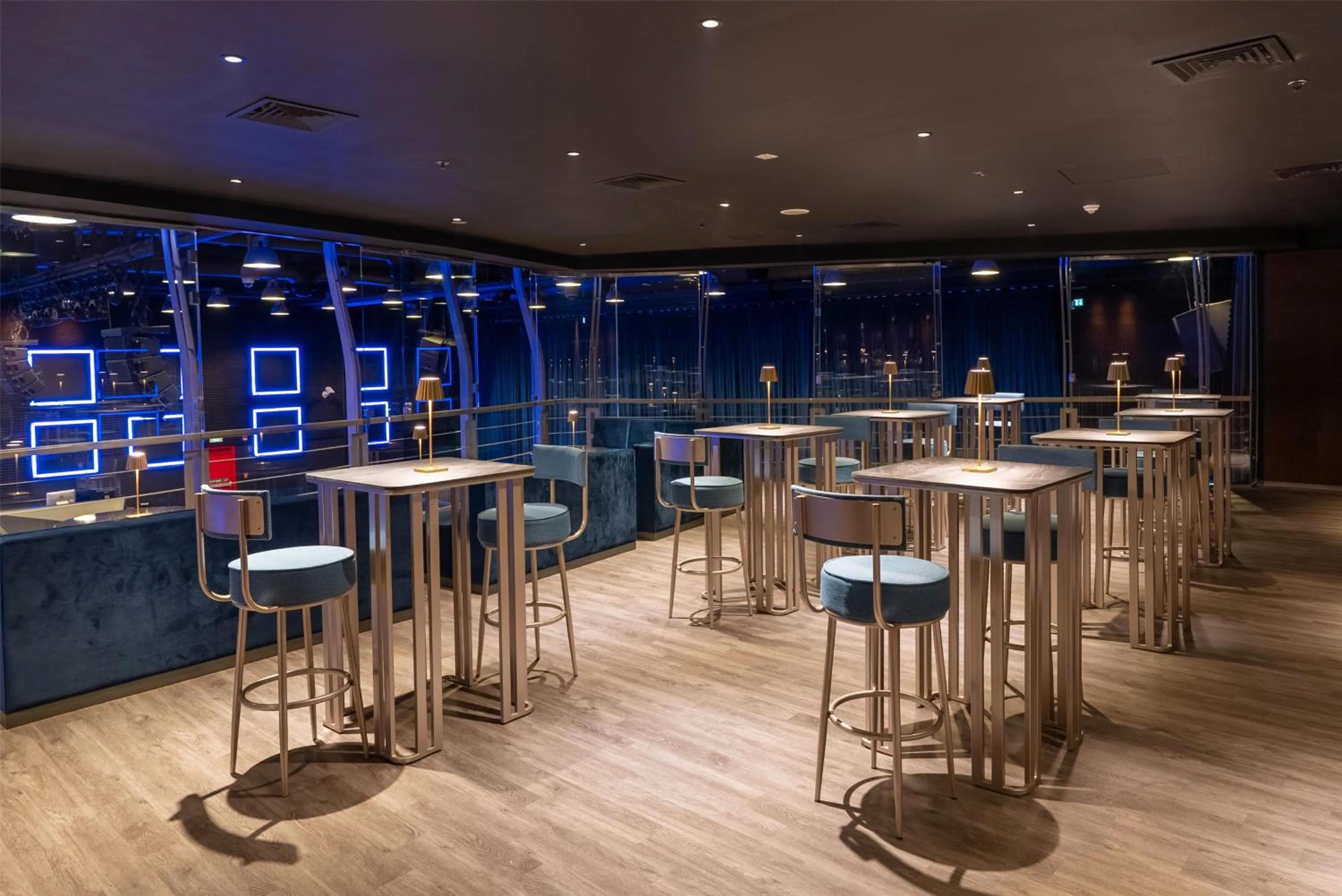 Lounge or bar in Radisson Blu Hotel, Doha