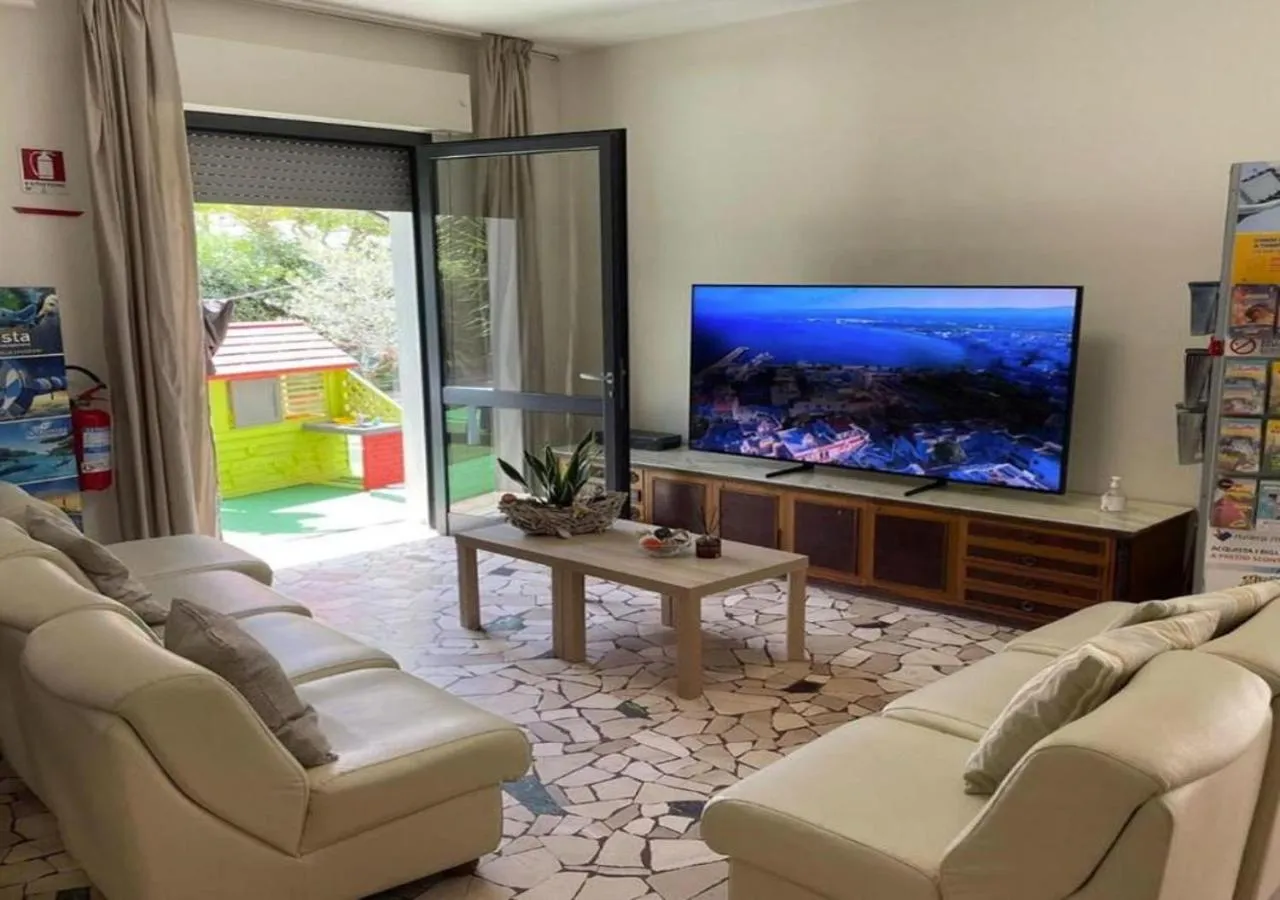Communal lounge/ TV room in Hotel Soave