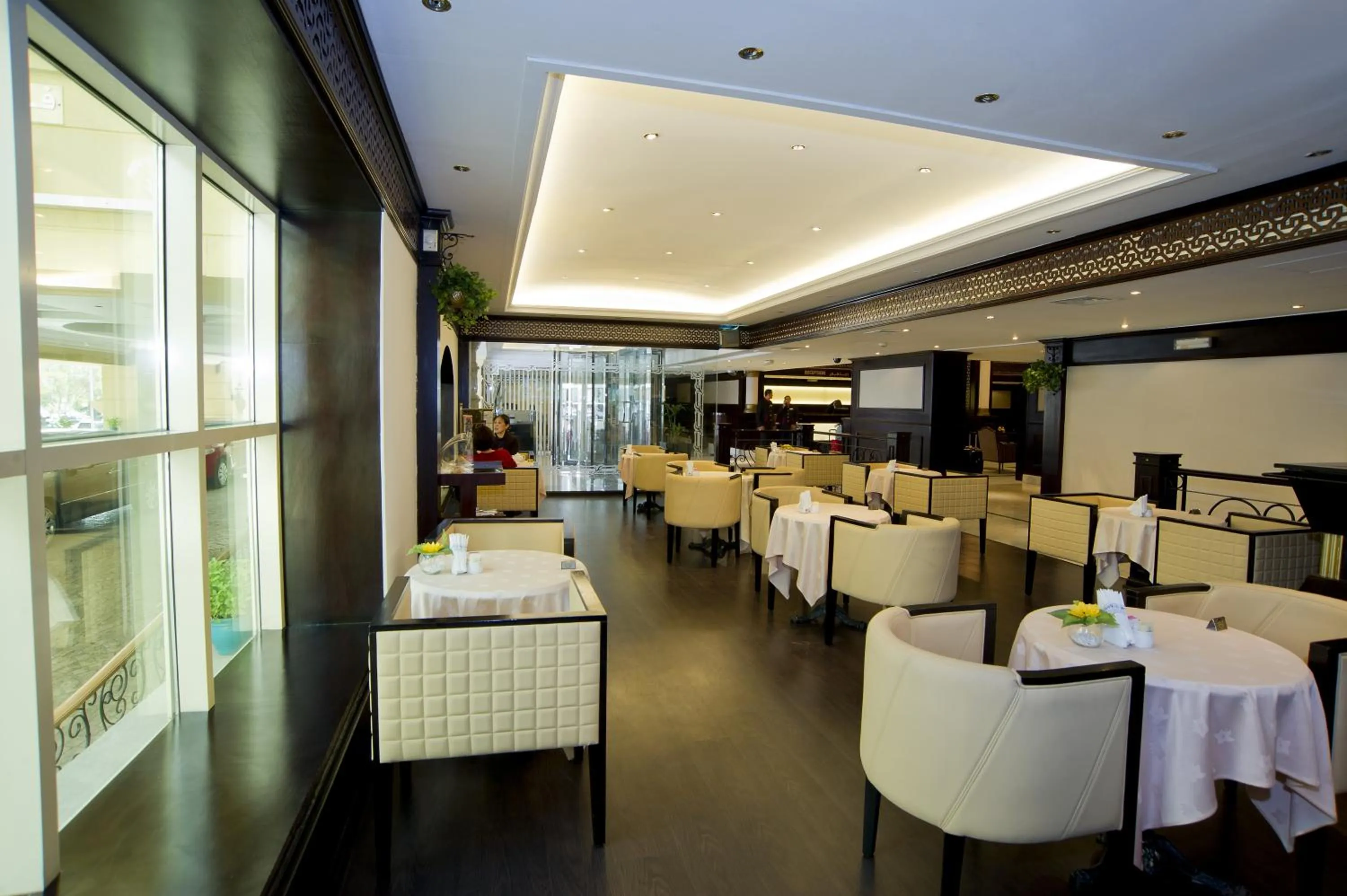 Restaurant/places to eat in Carlton Tower Hotel