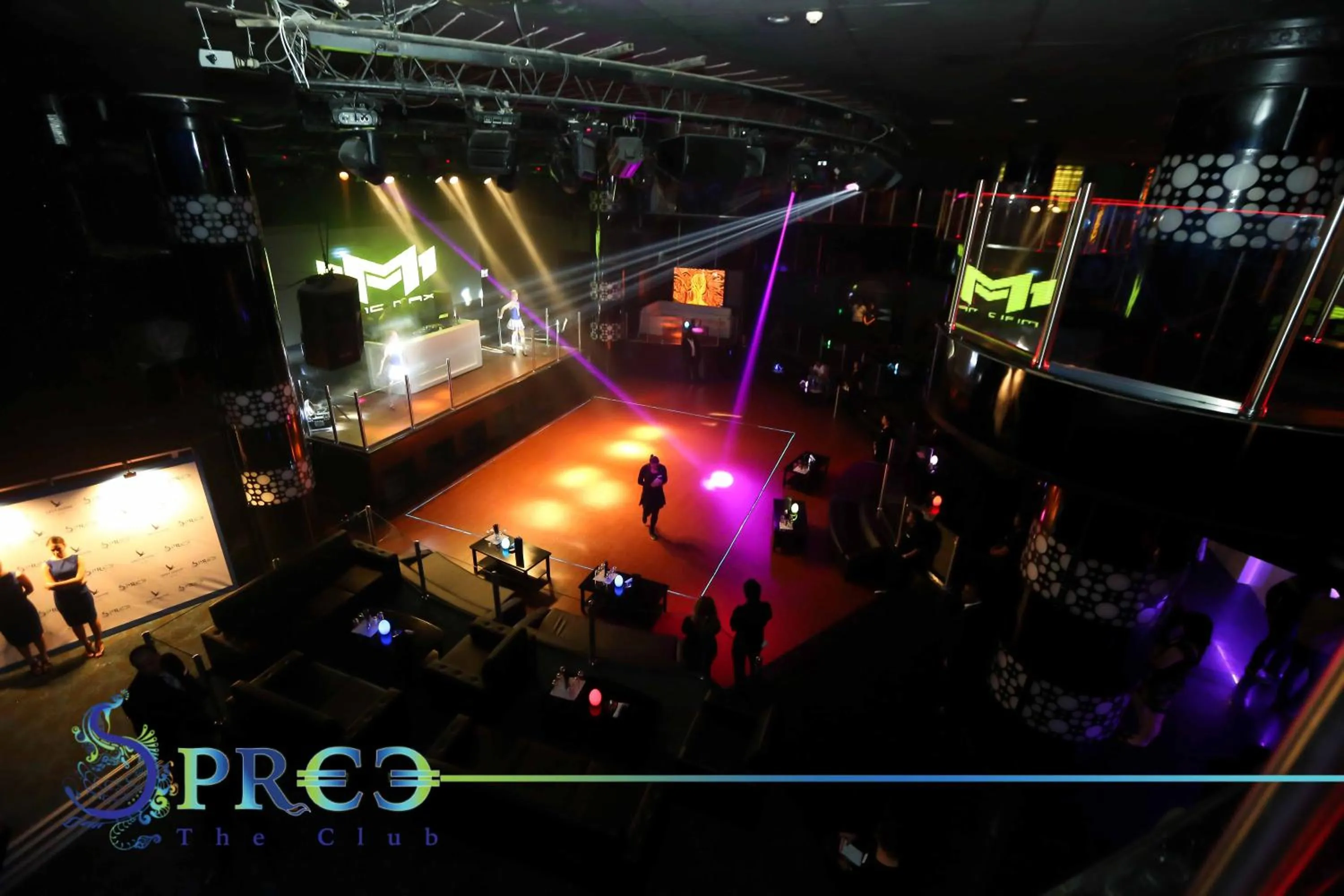 Nightclub / DJ in Royal Ascot Hotel